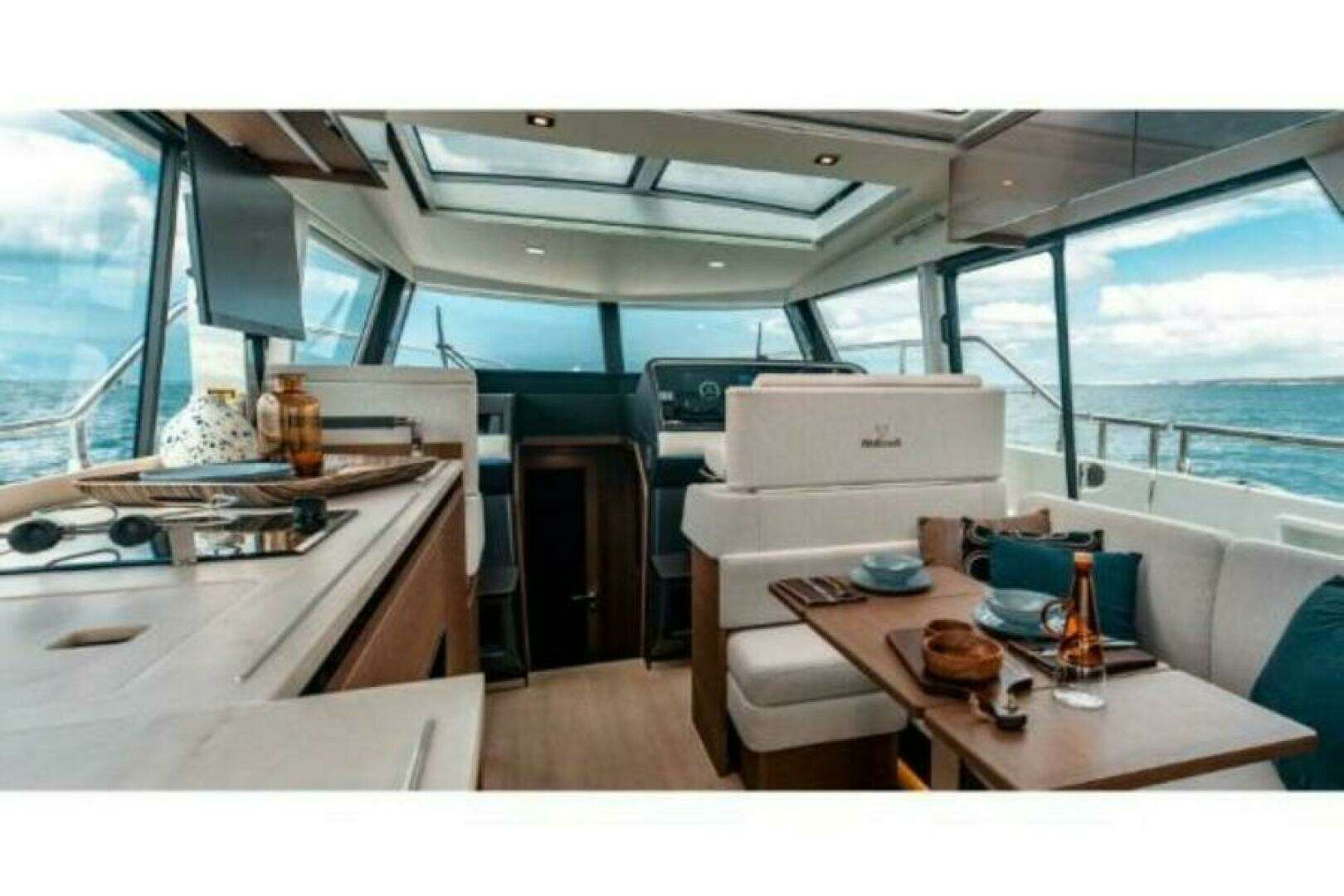 2025 Wellcraft 44 Explorer - Image 3