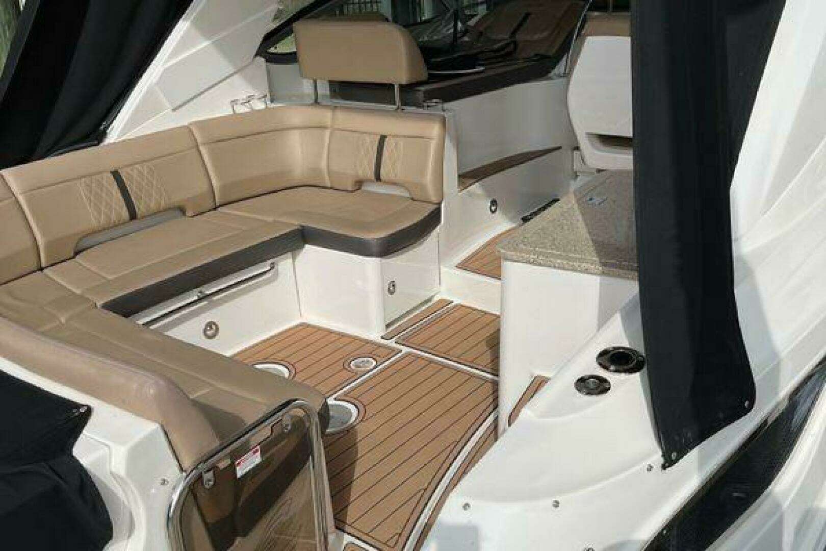 2017 Sea Ray Sundancer 350 - Image 4