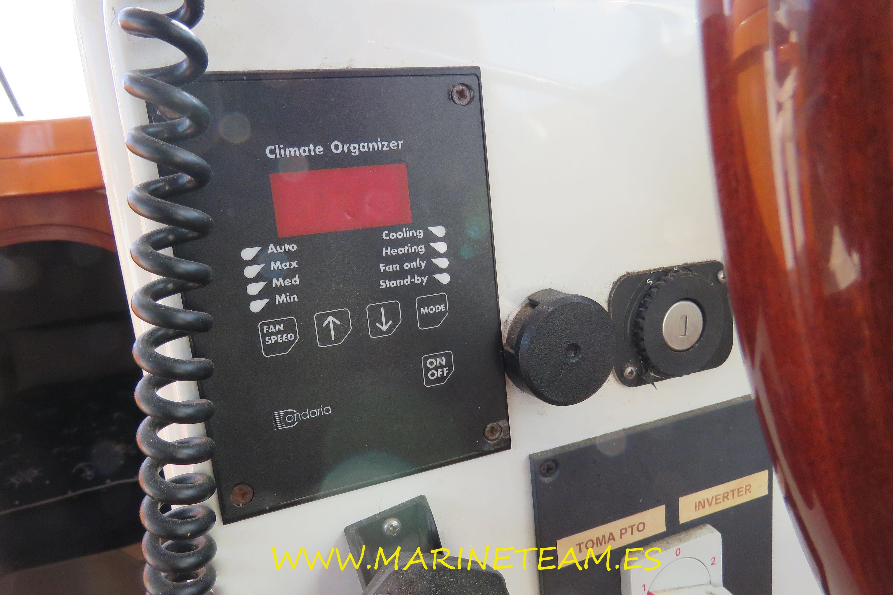Control panel of a 2005 Starfisher 1060 boat with climate organizer and inverter.