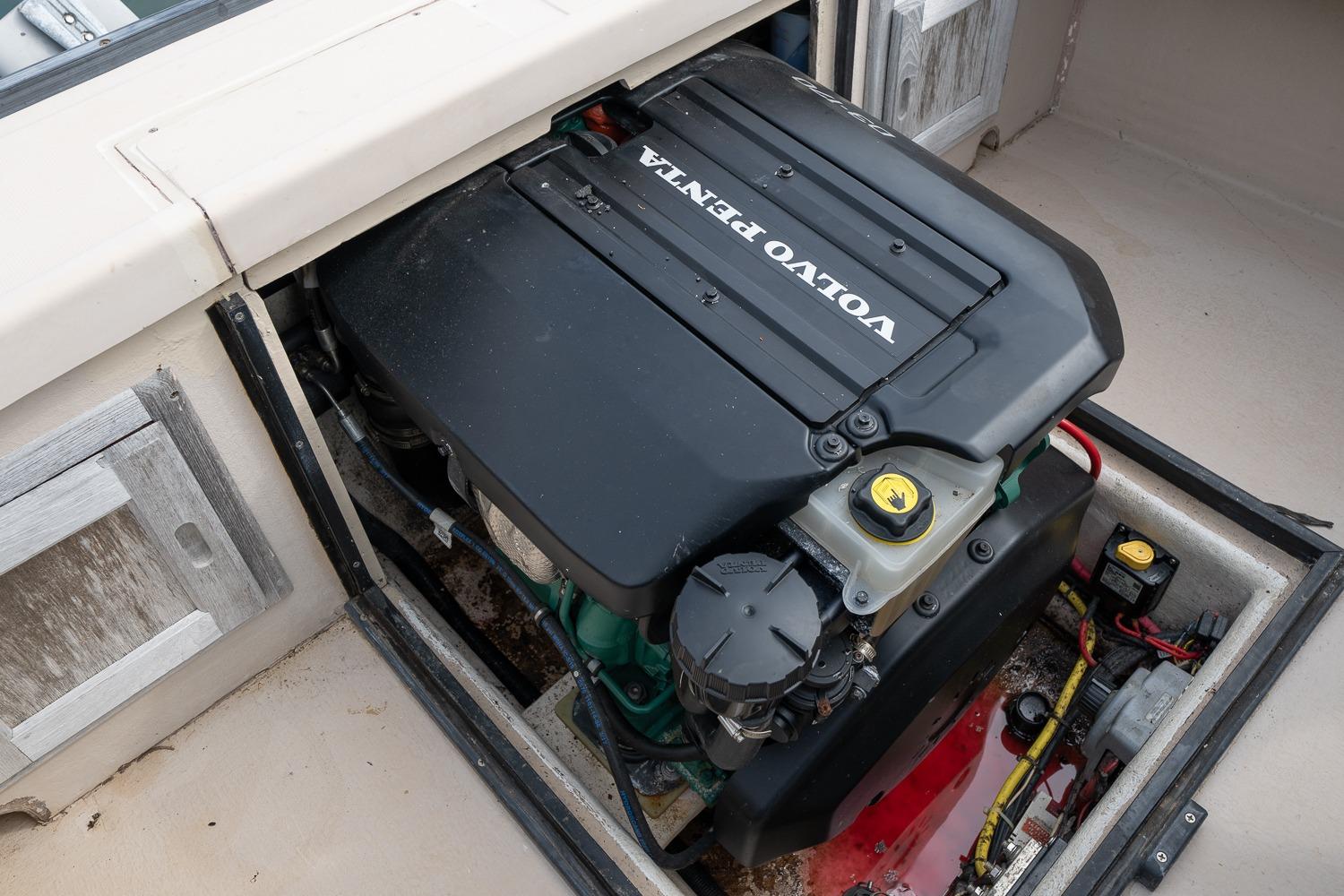 Volvo Penta engine in 1989 Ellis 24 Open boat, showing detailed compartment view.