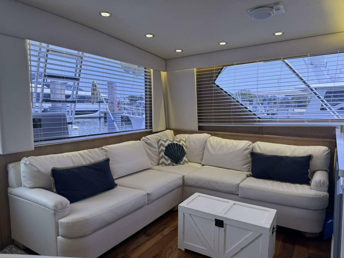 1994 Hatteras 54 Yacht - Image 28