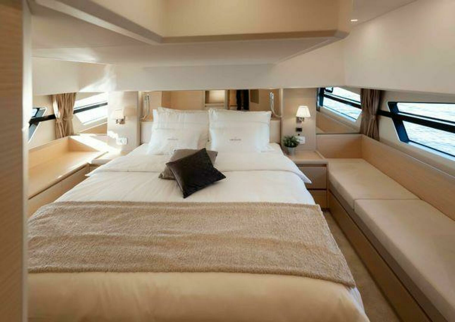 2027 Greenline 45 Coupe - Image 21