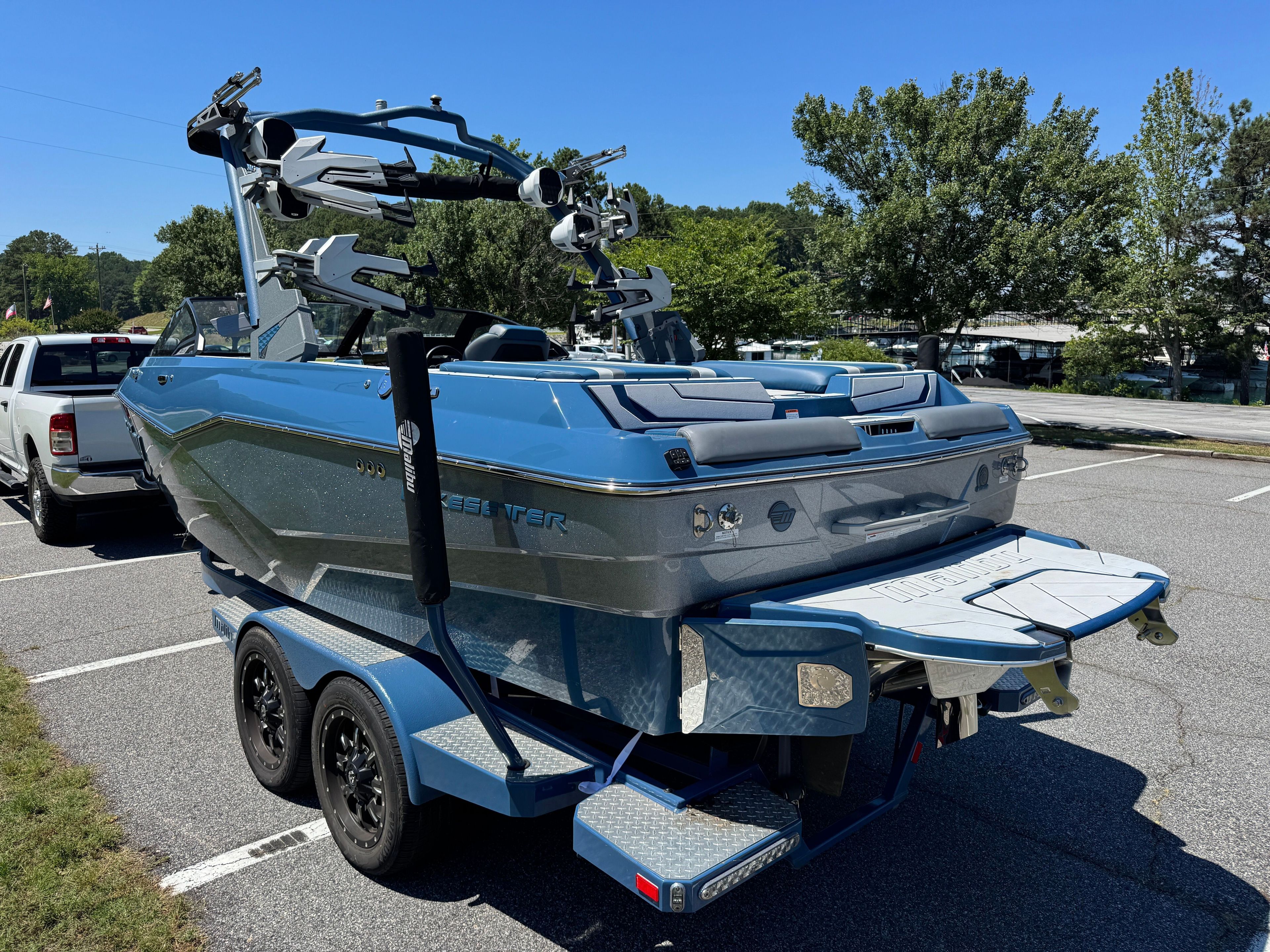 2025 MALIBU 22 LSV - Image 5