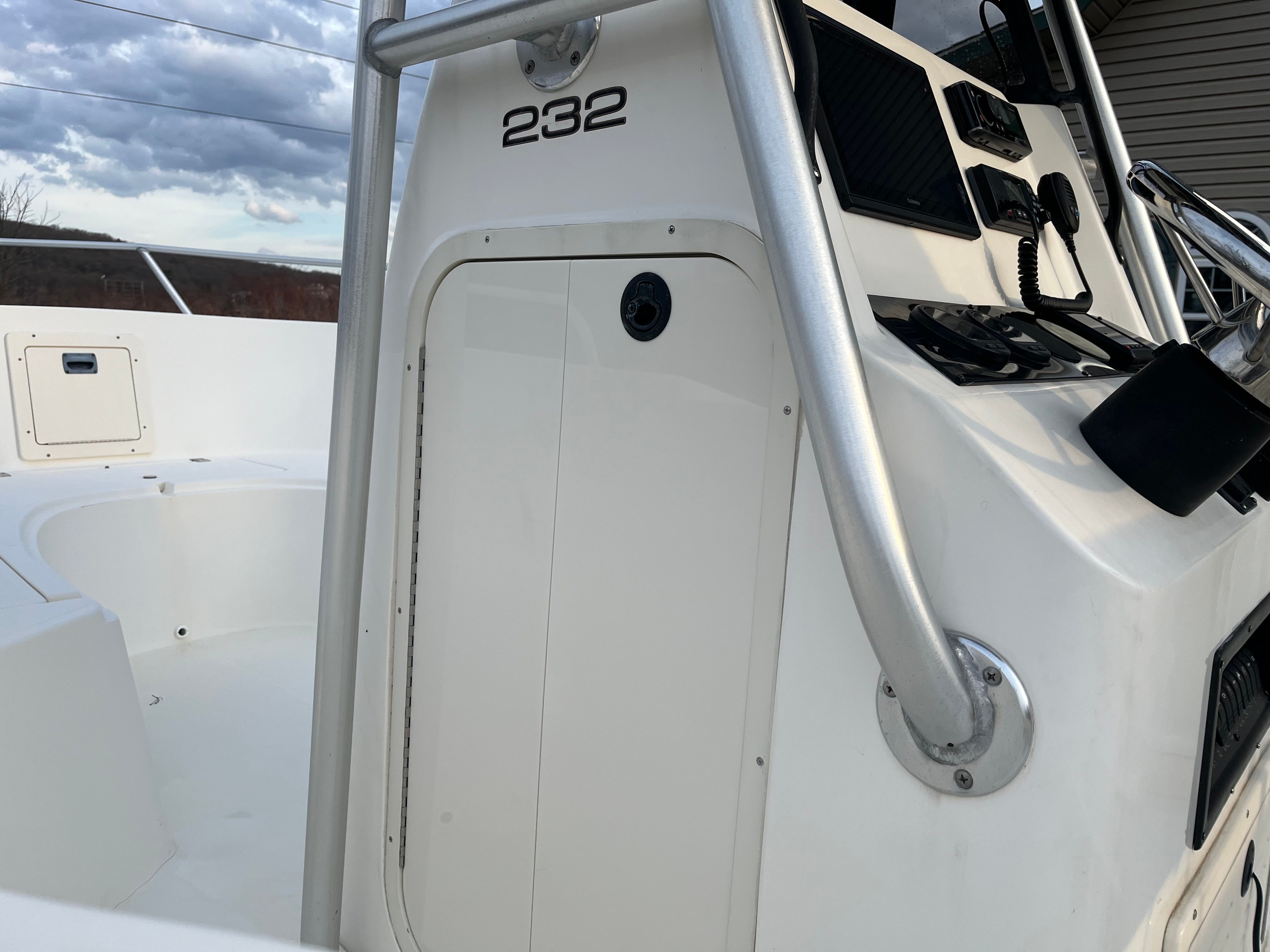 2002 Mako 232 Center Console - 15