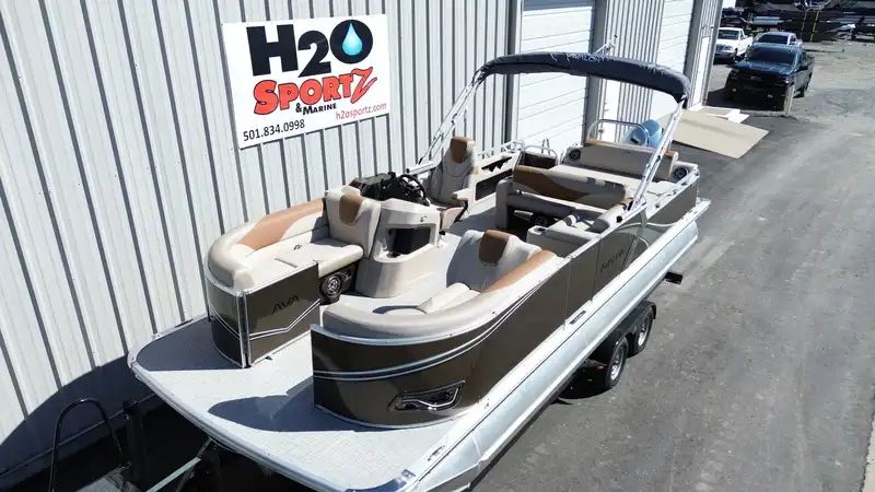 2026 Avalon LSZ Versatile Rear Lounger 23FT