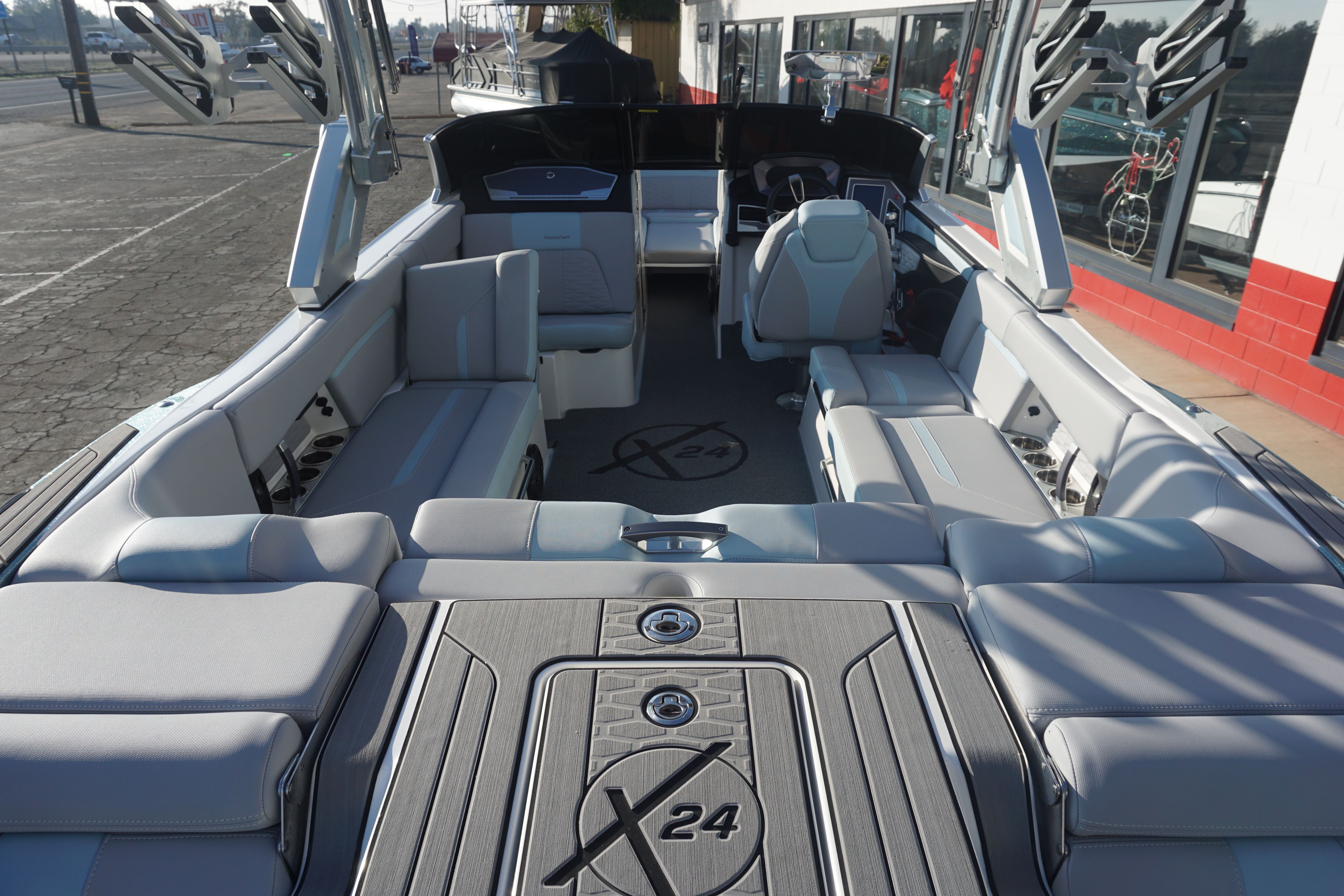 2022 MasterCraft X24 - 12