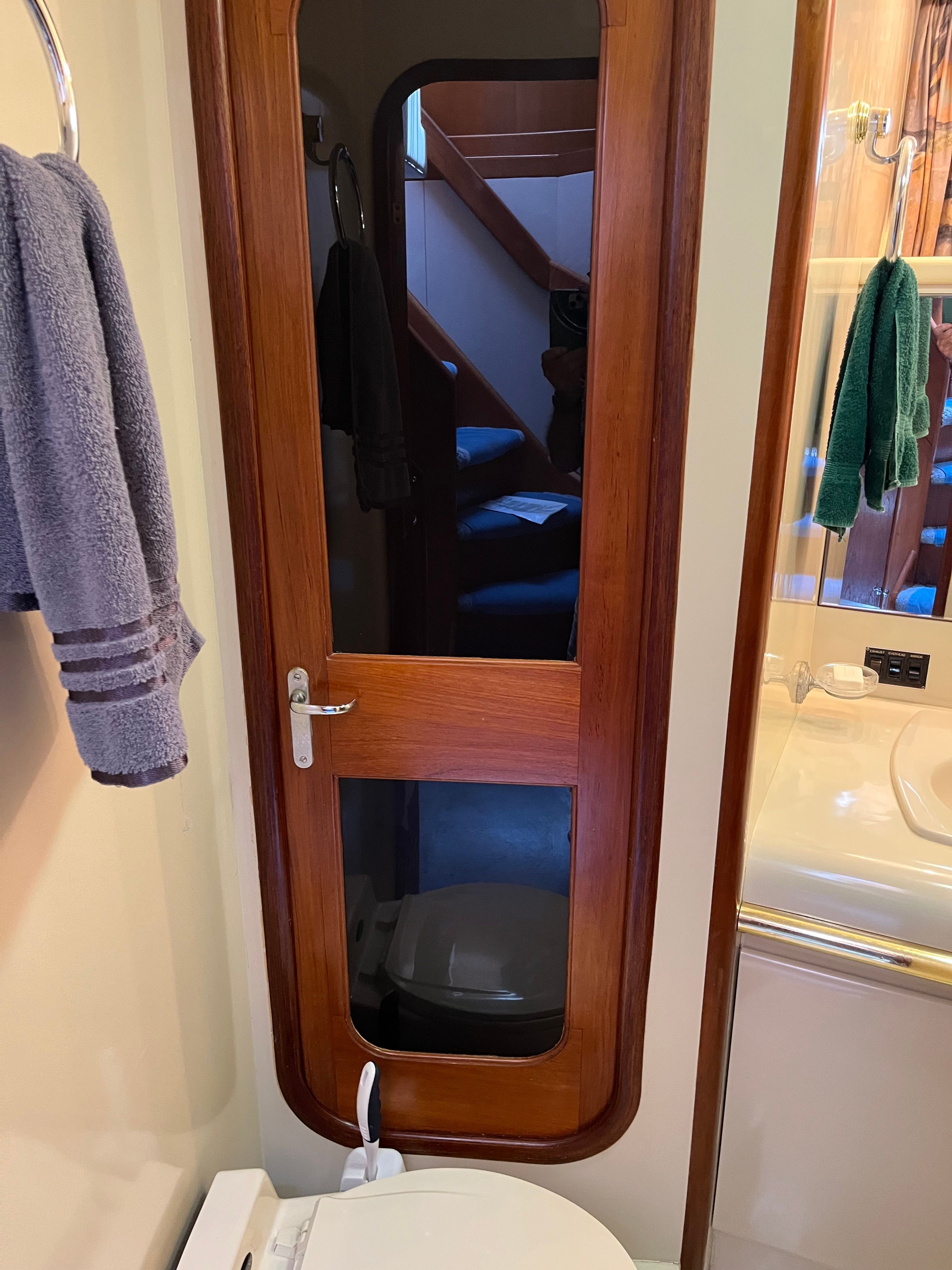 1994 Viking Motor Yacht - 30