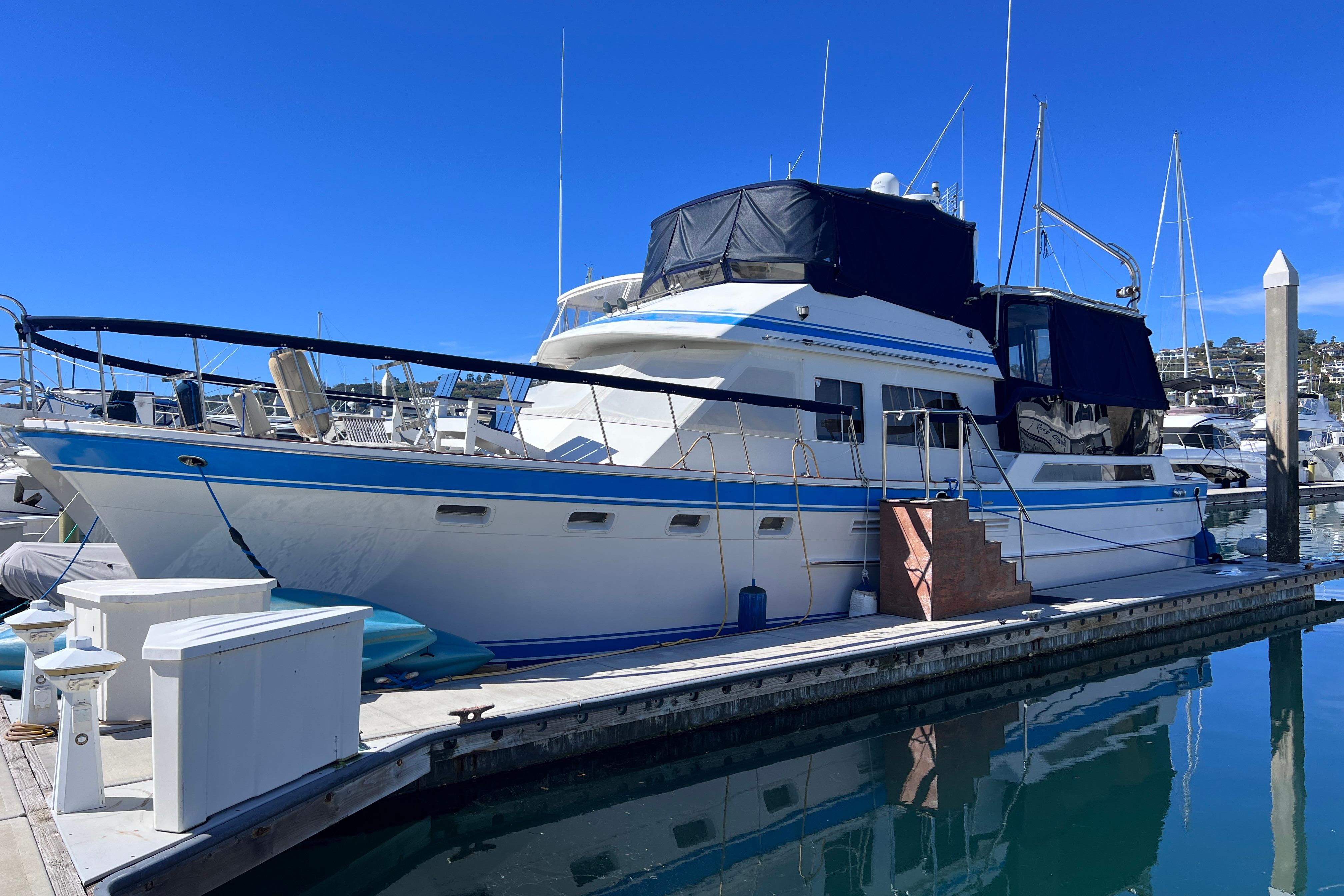1984 Kha Shing Cockpit Motor Yacht