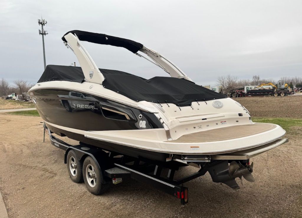 2017 Regal 2800 Bowrider - 4