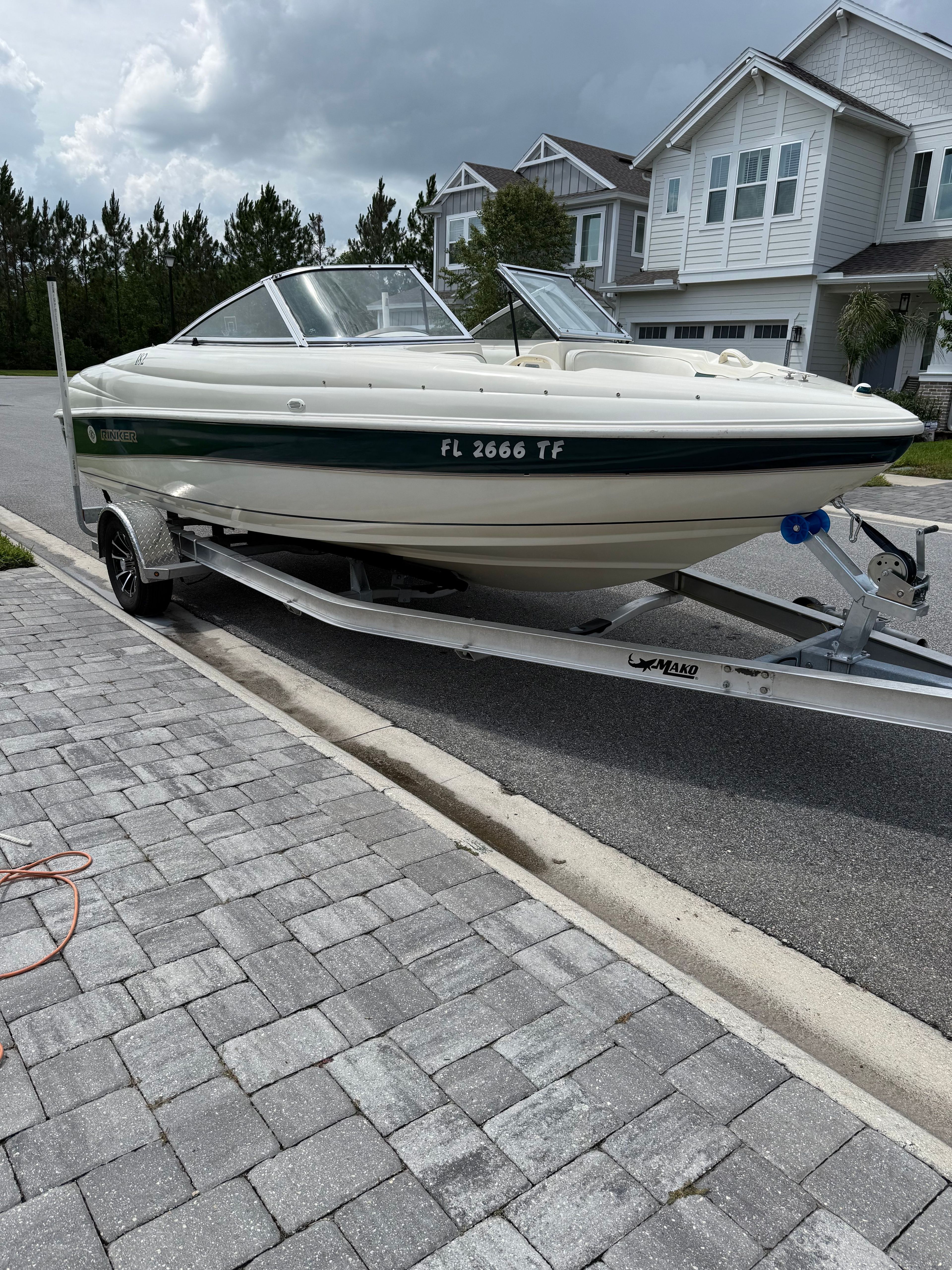 1998 Rinker Captiva