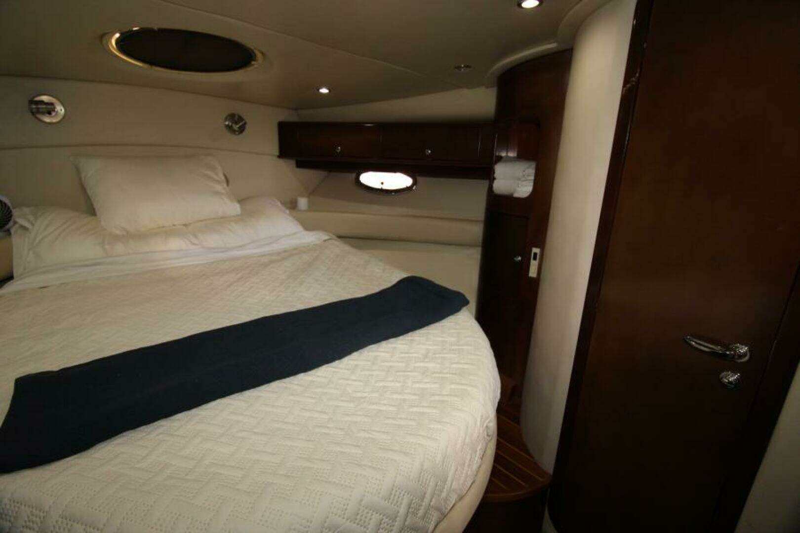 2002 Regal 4260 Commodore - Image 30