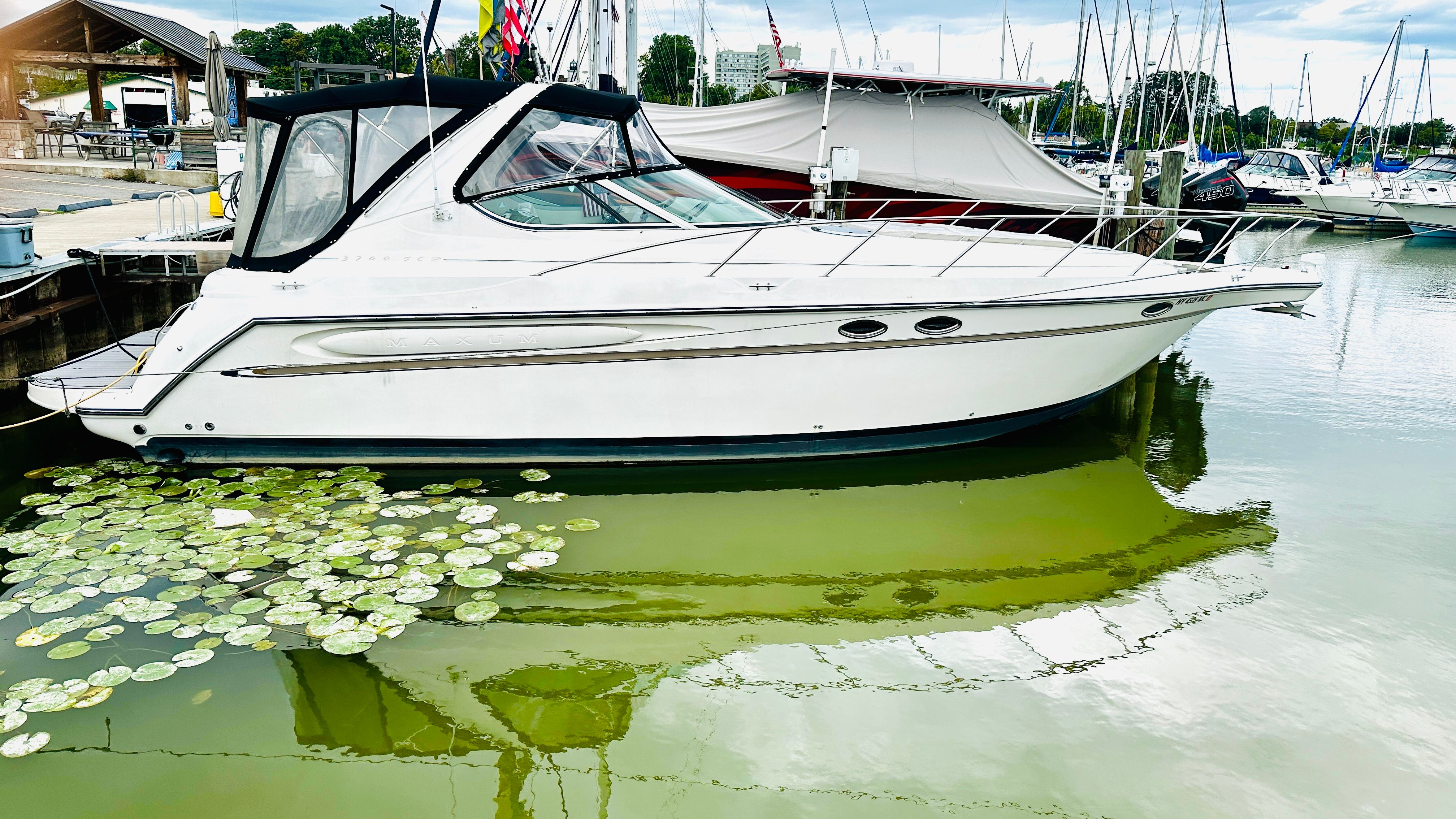 2001 Maxum 3700 SCR - 12