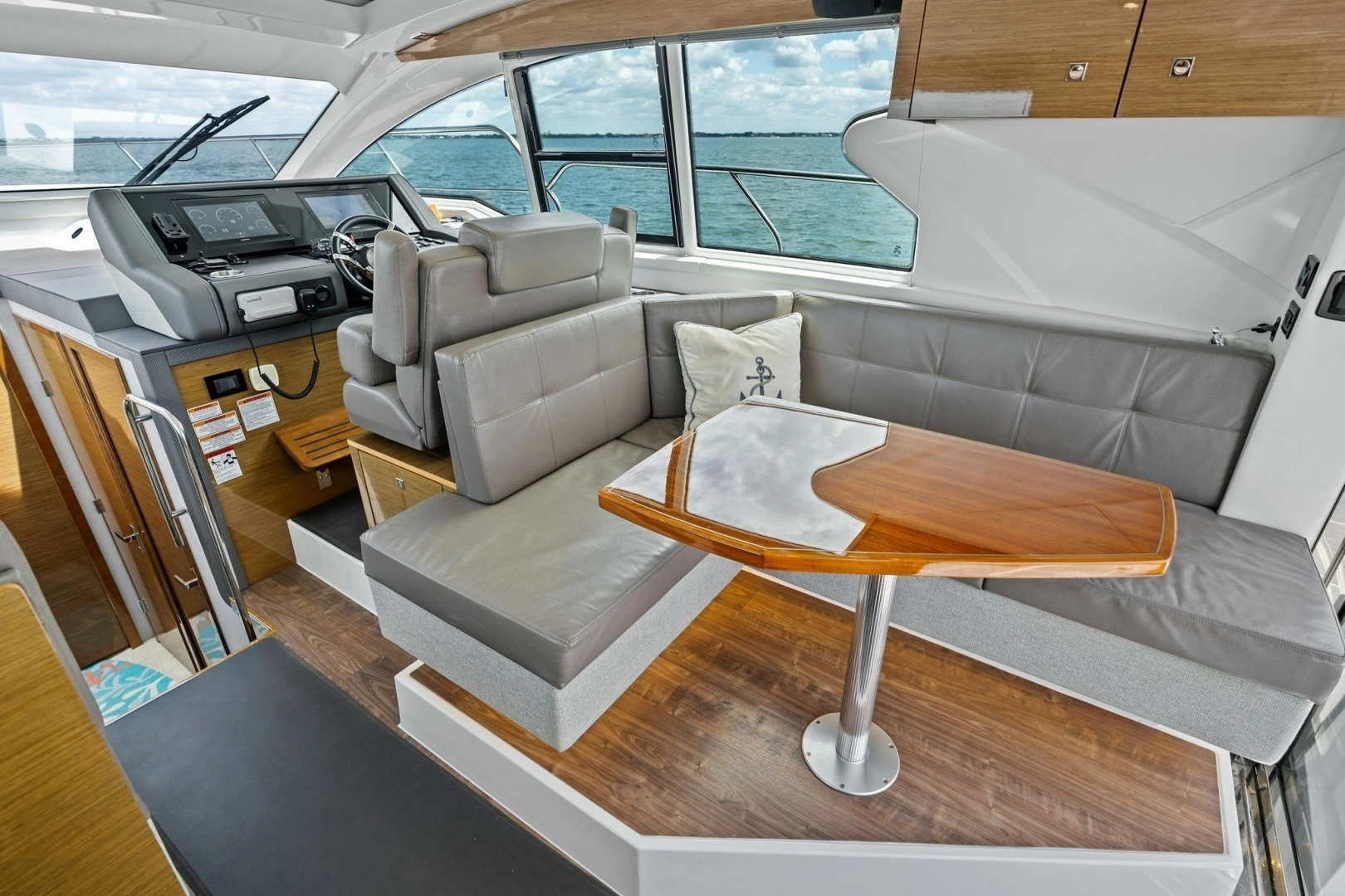 2019 Cruisers Yachts 42 Cantius - Image 21