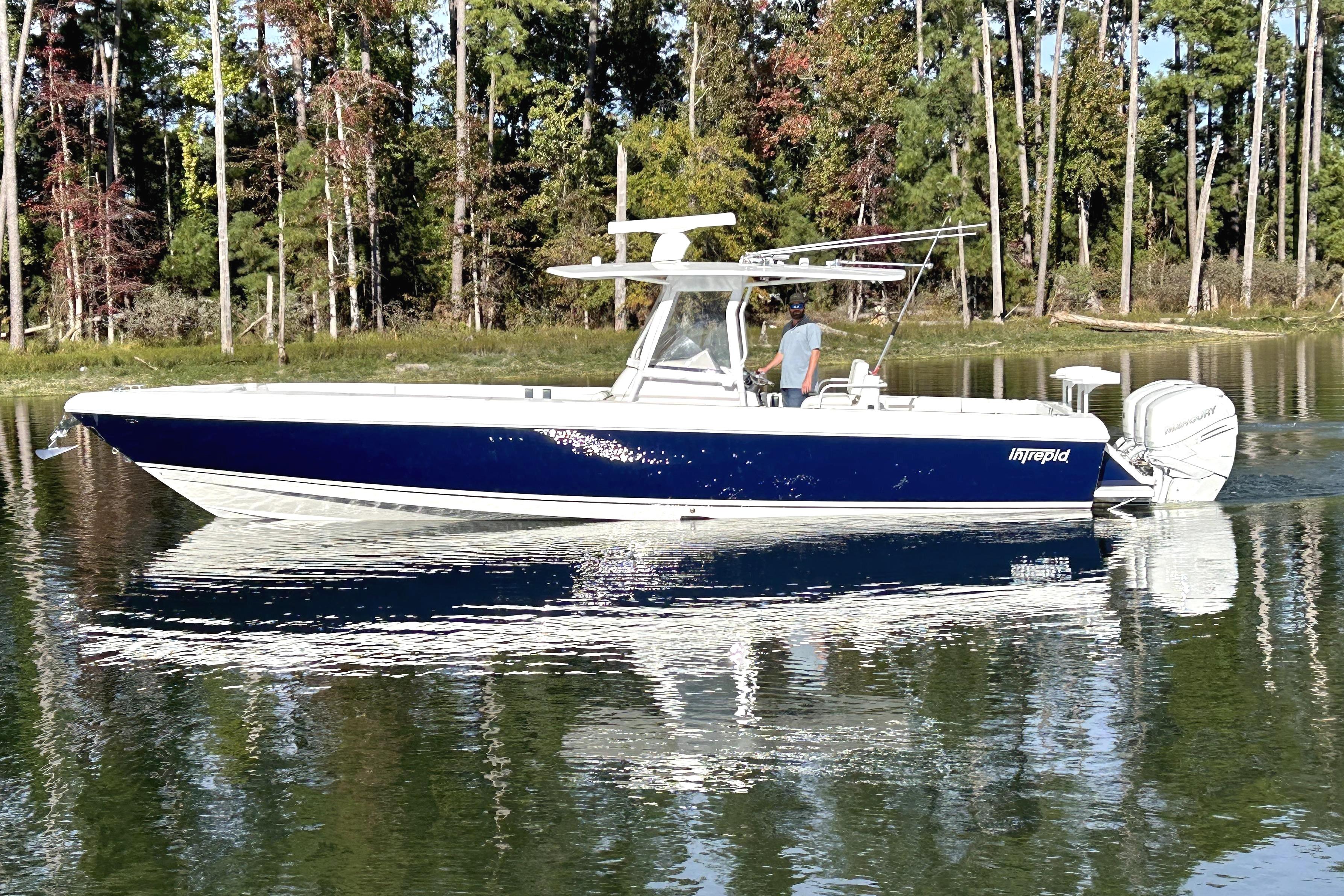 2005 Intrepid 370 Center Console