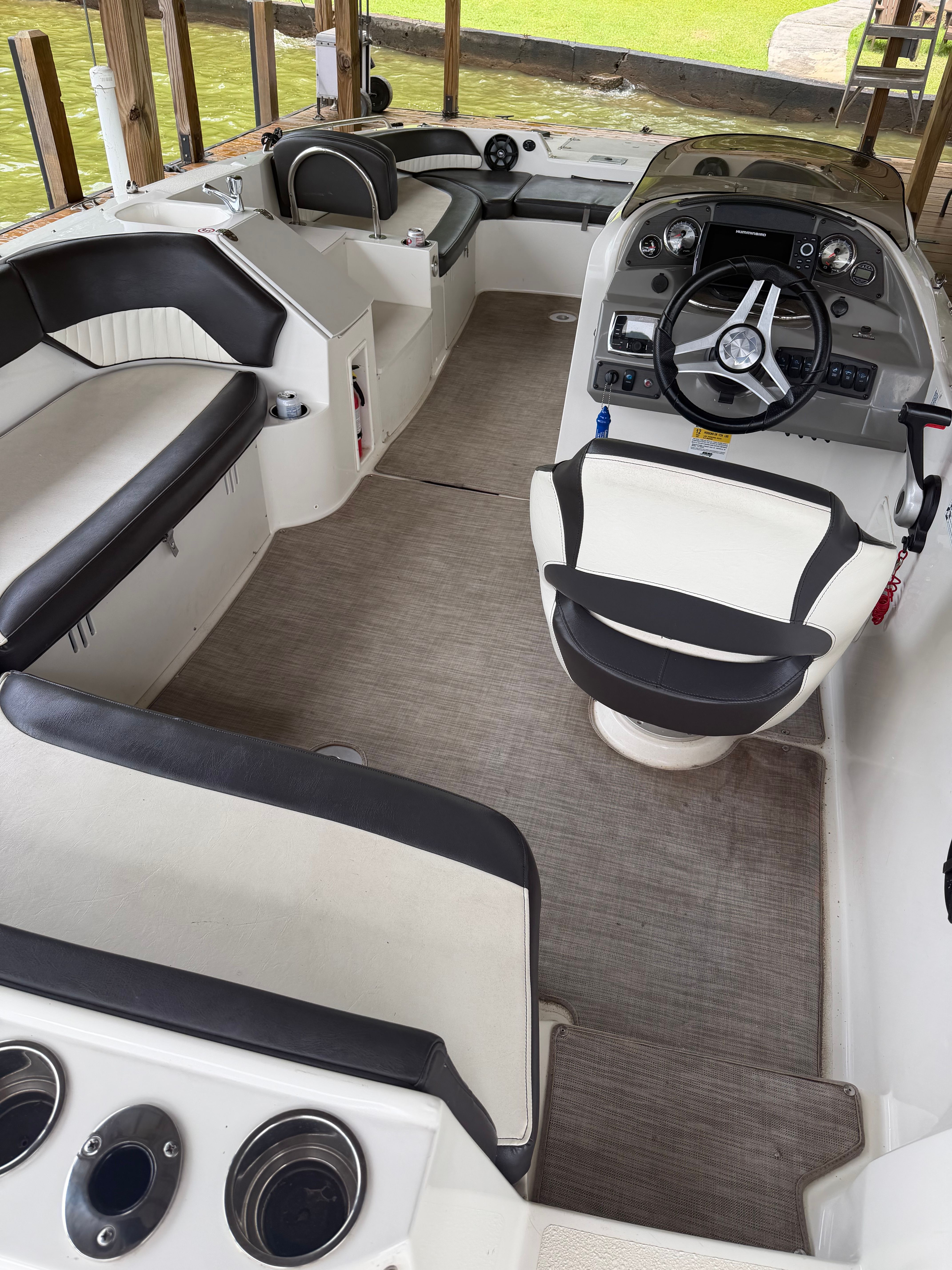 2018 Stingray 212 SC - 5