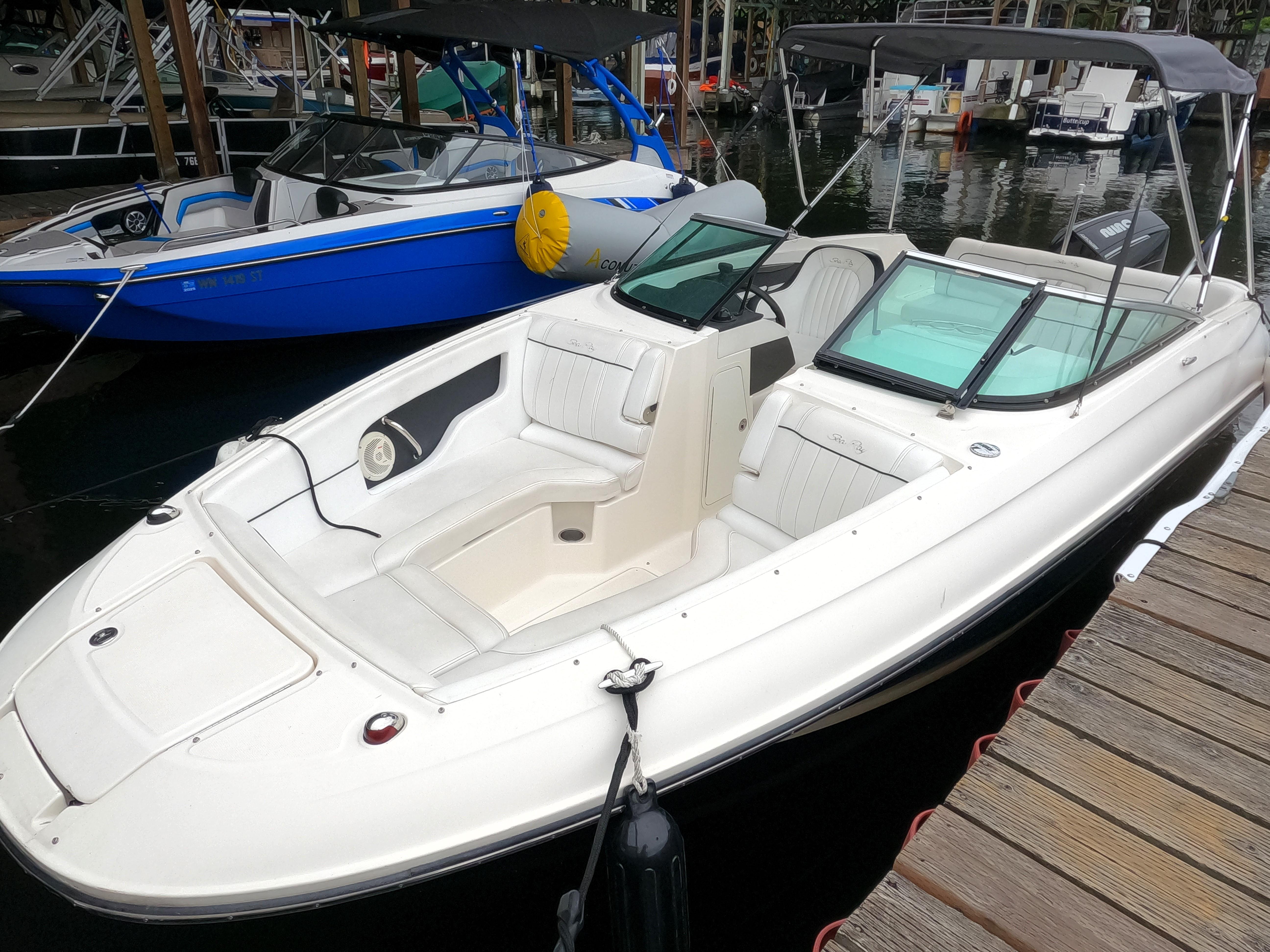 2014 Sea Ray 240 Sundeck Outboard