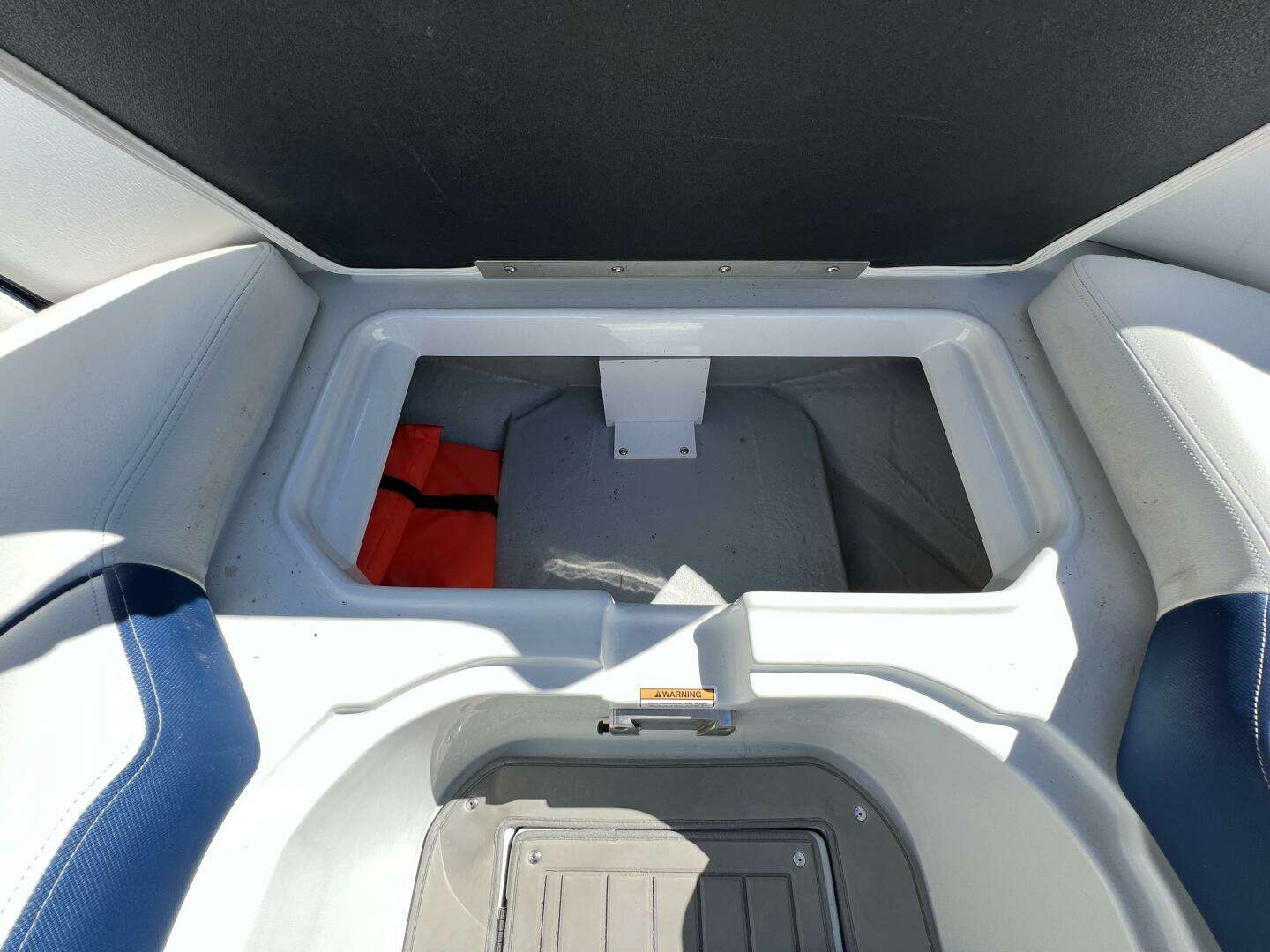 2022 Crownline E305 XS - Image 9