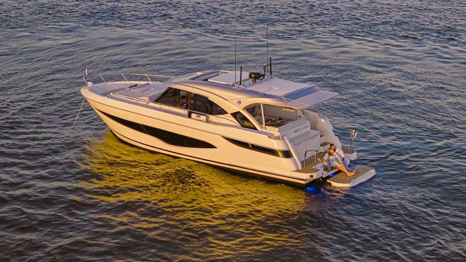 2026 Riviera 4300 Sports Express - Image 6