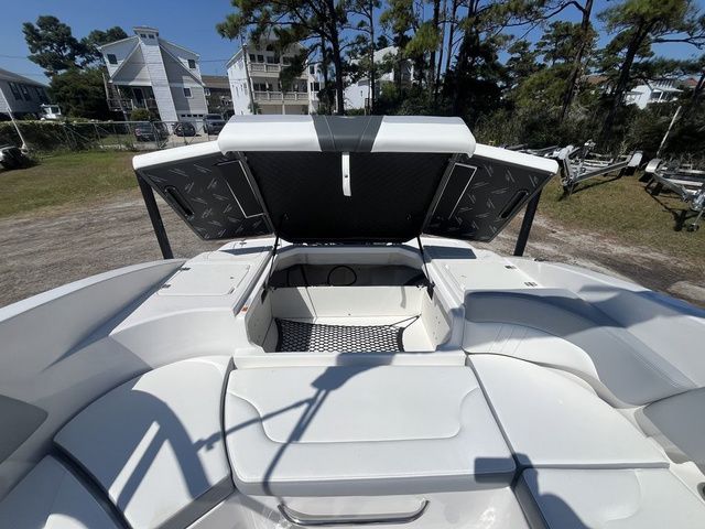 2026 Chaparral 23 SSi OB - 12
