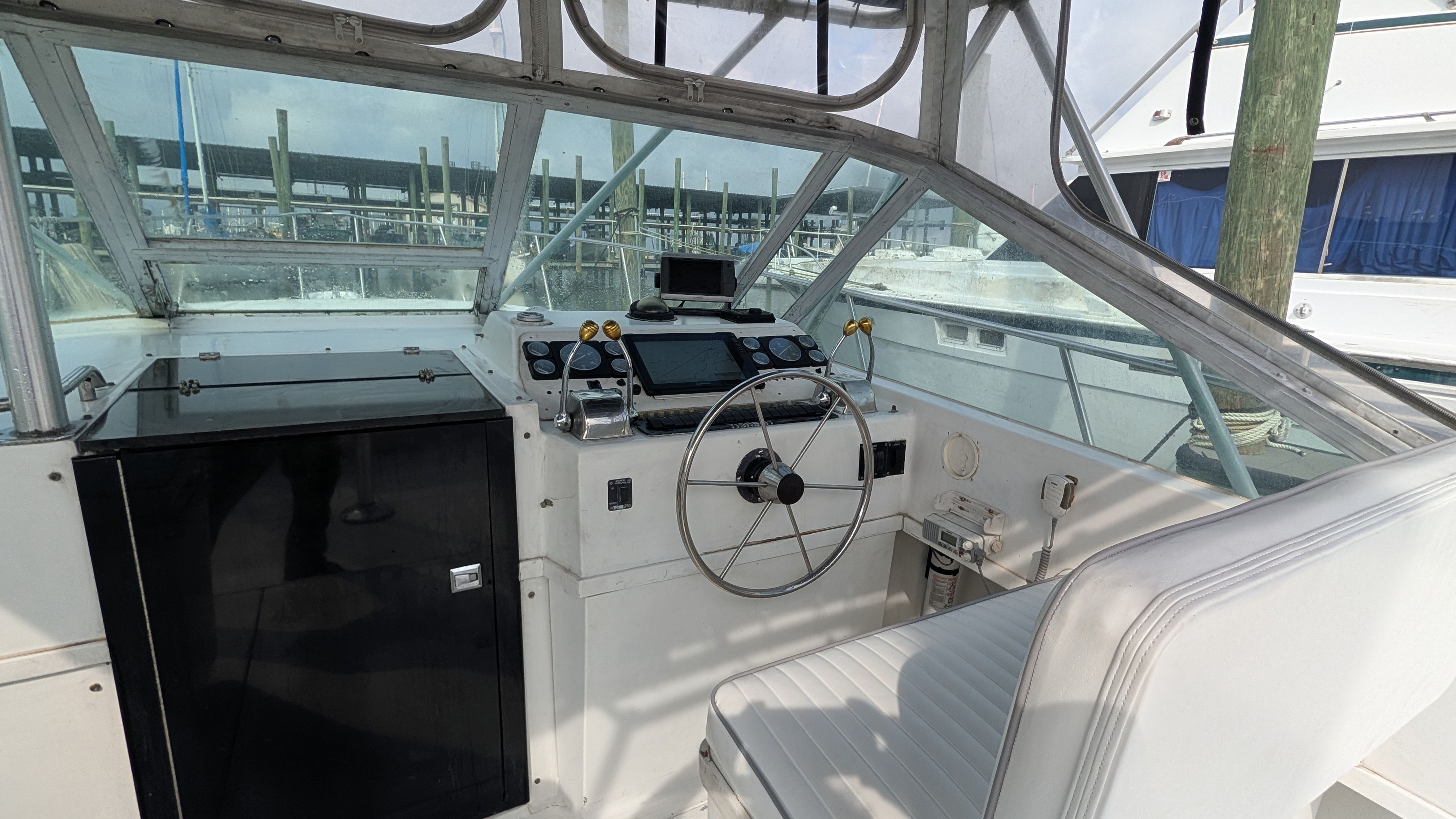 1983 Tiara Yachts 3100 Open - 2