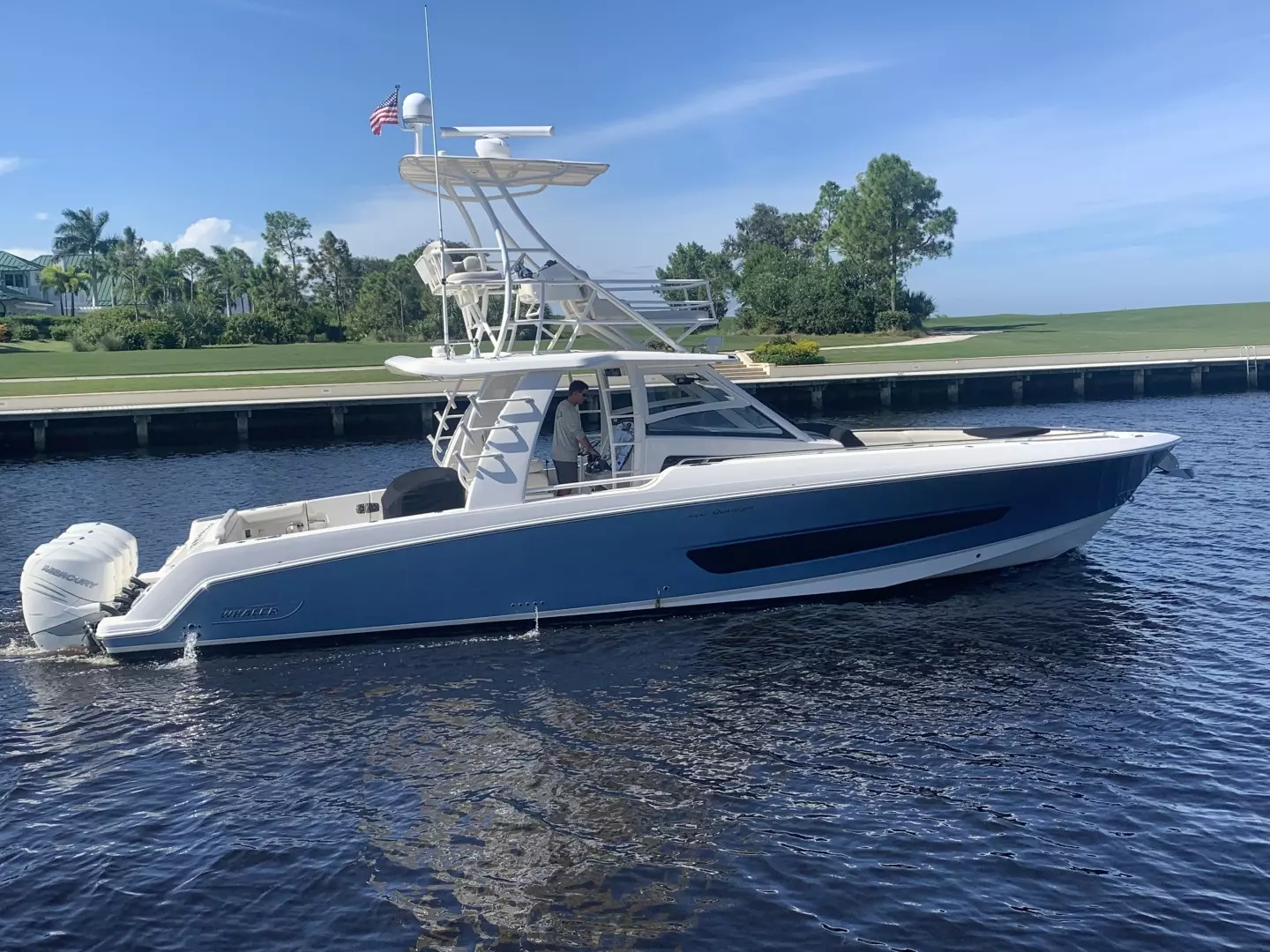 2017 Boston Whaler 420 Outrage - Image 4