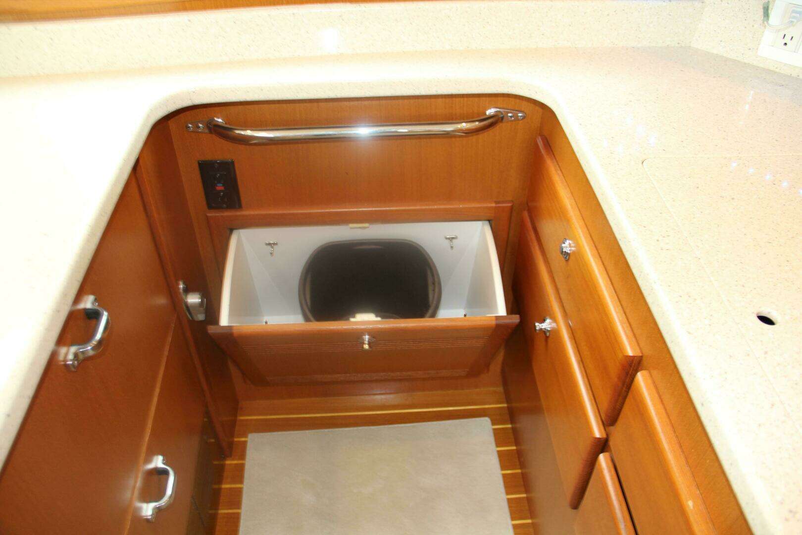 2004 Cabo 48 Flybridge - Image 20