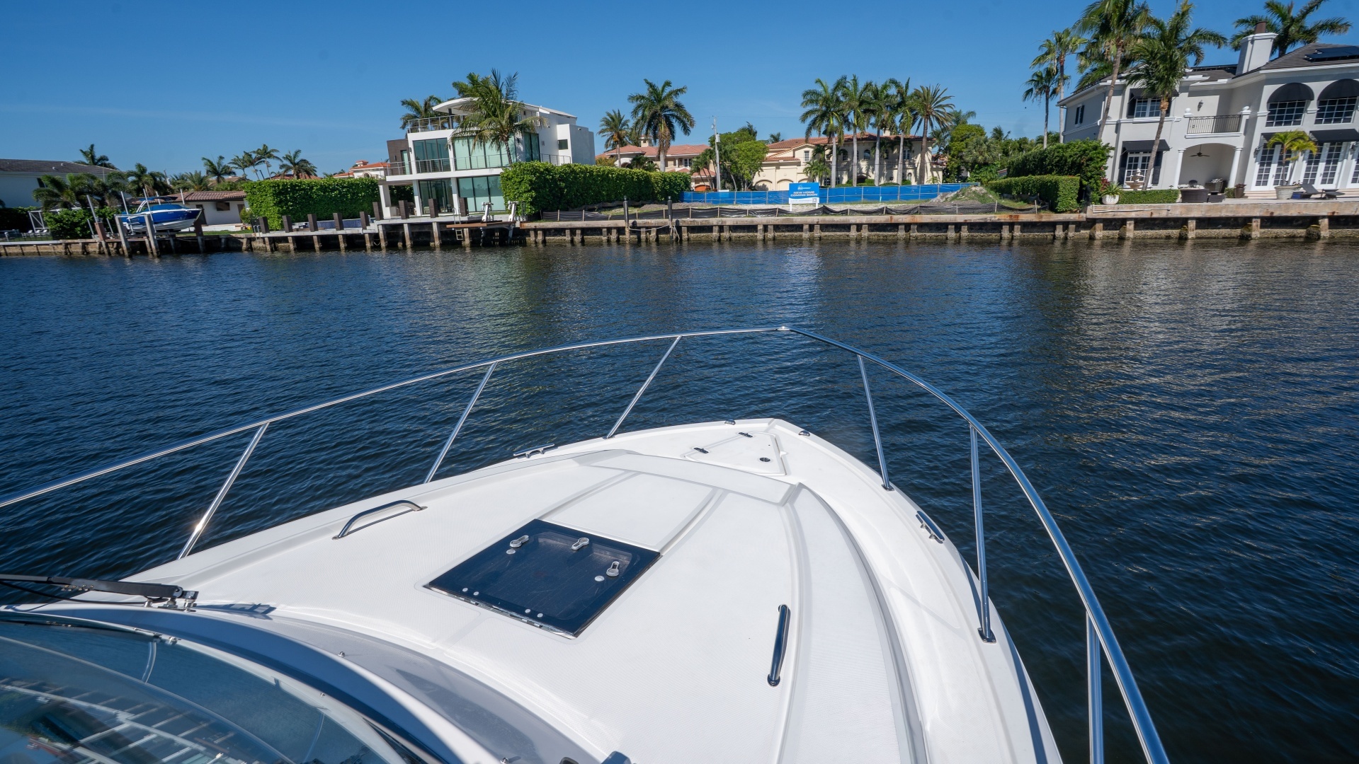 2018 Pursuit 325 OS - Image 42