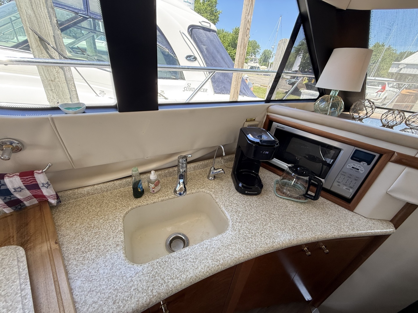 1999 Carver 450 Voyager - Image 34