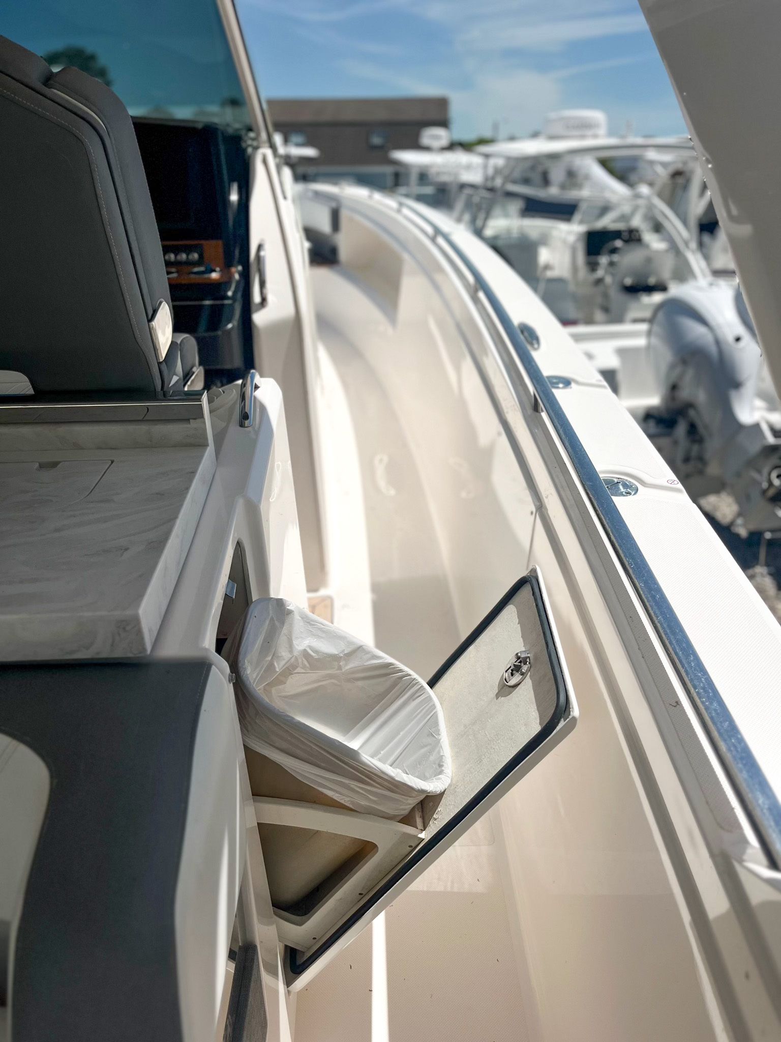 2019 TIARA YACHTS 38 LS - Image 17