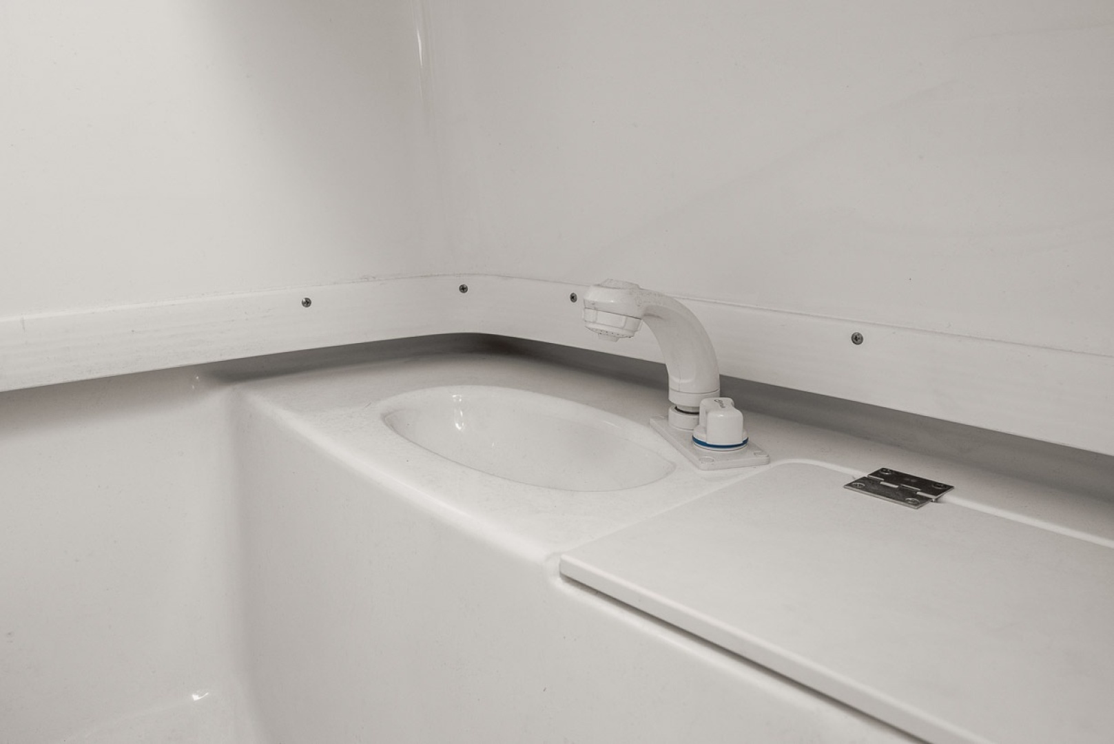 2013 Robalo R260 - Image 34