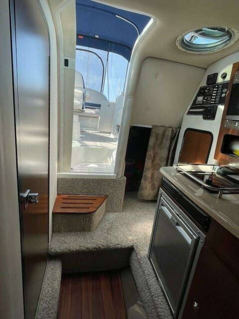2023 Crownline — - Image 25