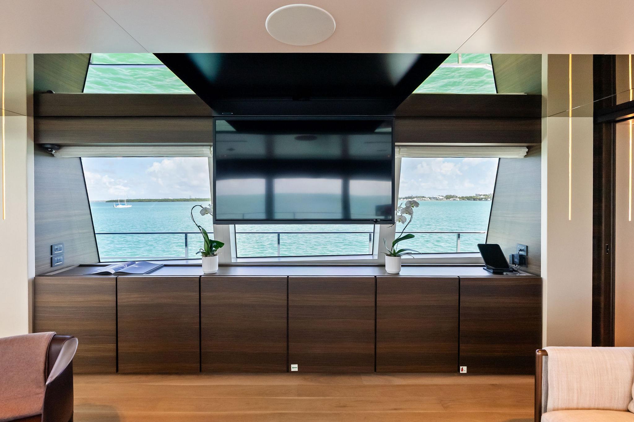 2023 Custom Line Navetta 33 - 61