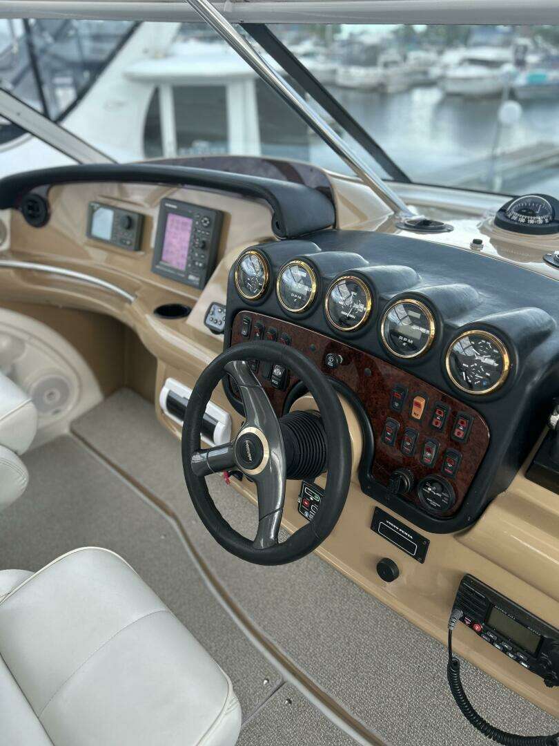 2003 Carver 466 Motor Yacht - Image 30