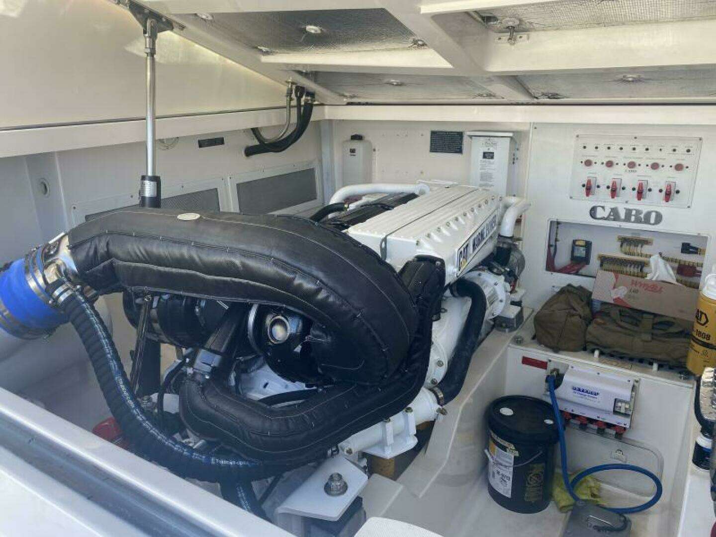 2006 Cabo 40 Express - Image 34