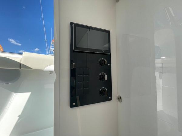 2026 Mag Bay 43 Center Console - 58