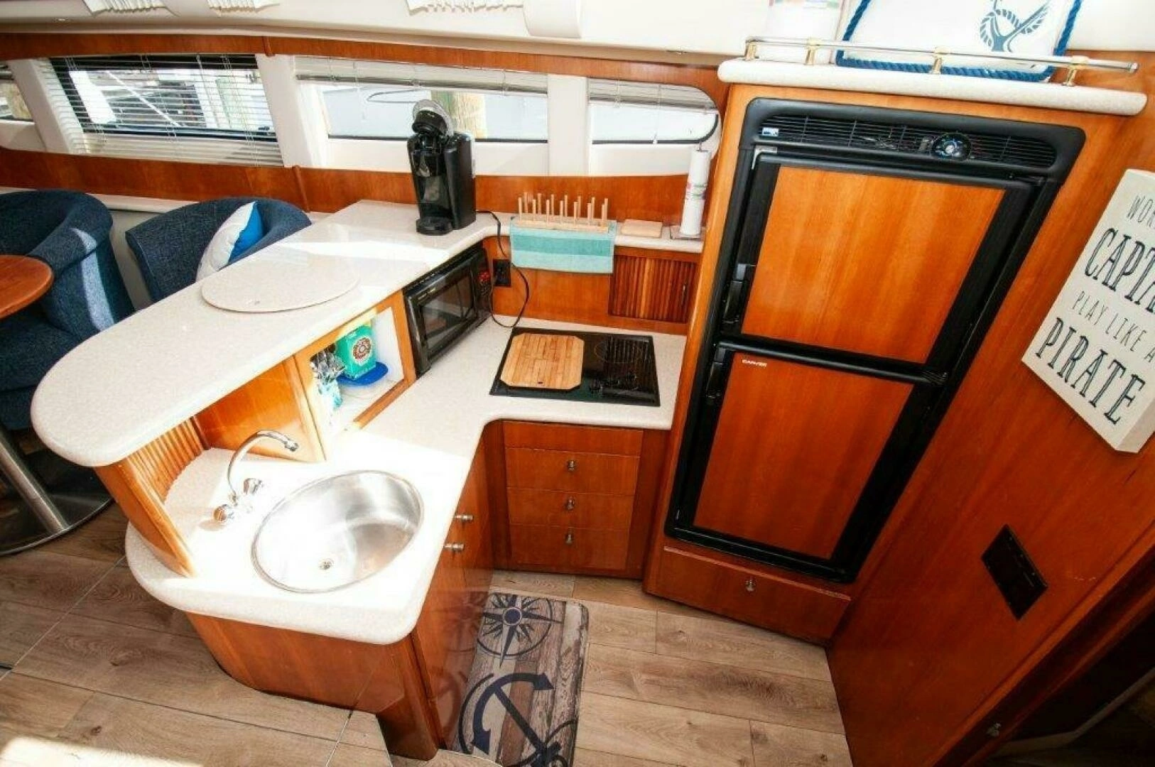 2002 Carver 444 Cockpit Motor Yacht - Image 7