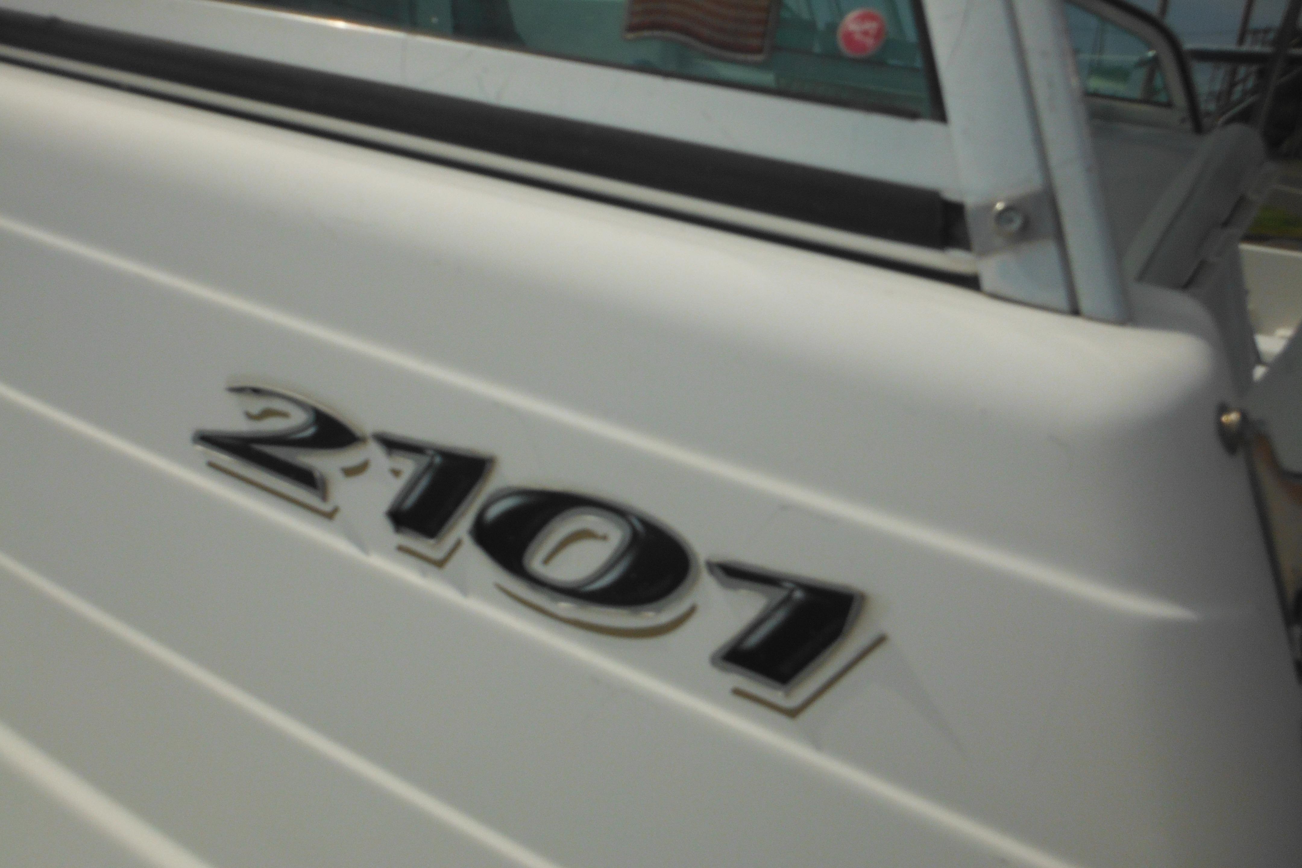 2005 Seaswirl Striper 2101 Walkaround O/B boat detail with model number.