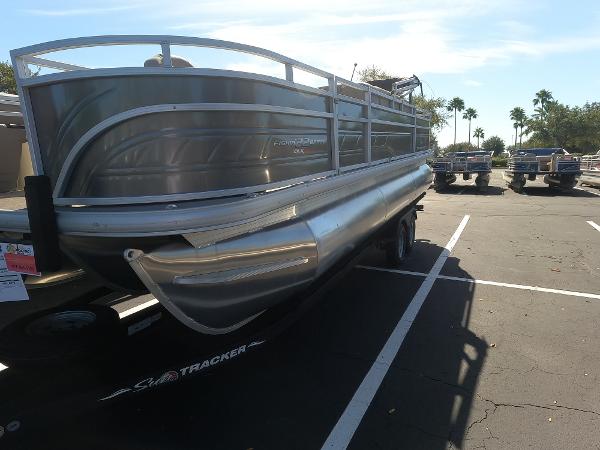 2024 Sun Tracker Fishin' Barge 22 XP3