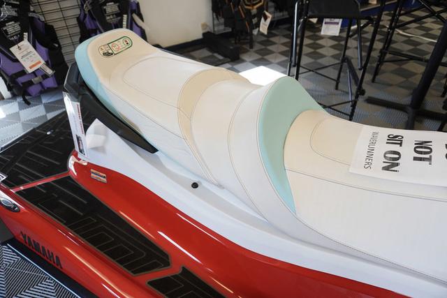 2025 Yamaha WaveRunner VX® Limited - 3