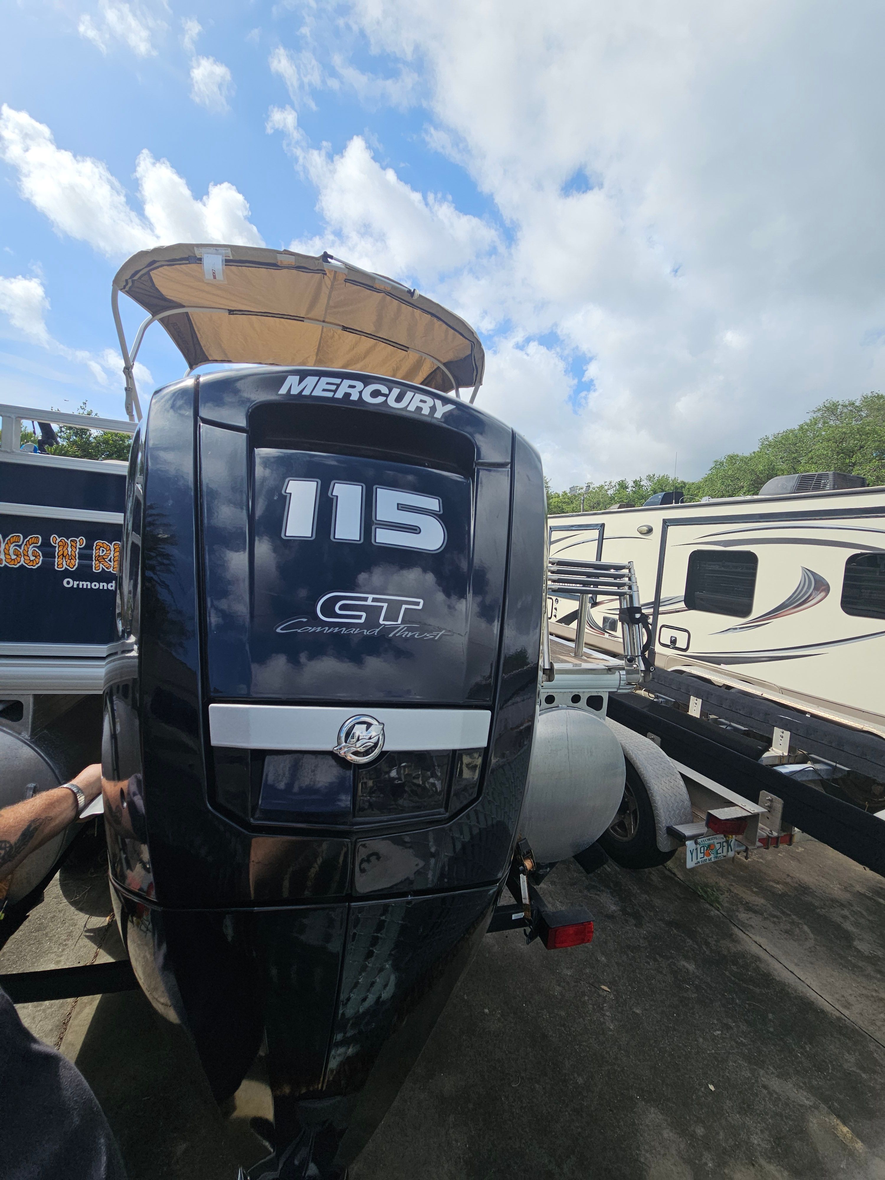 2024 Sun Tracker Fishin' Barge 22 DLX with Mercury 115 outboard motor.