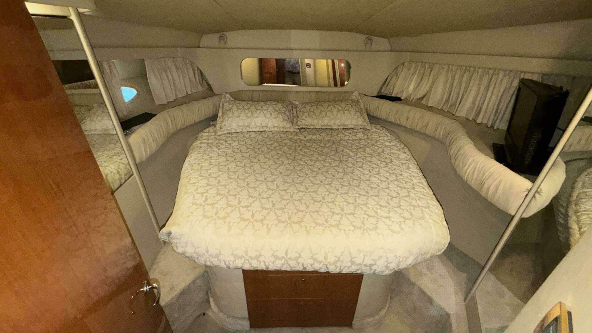 2000 Sea Ray 380 Aft Cabin - 41