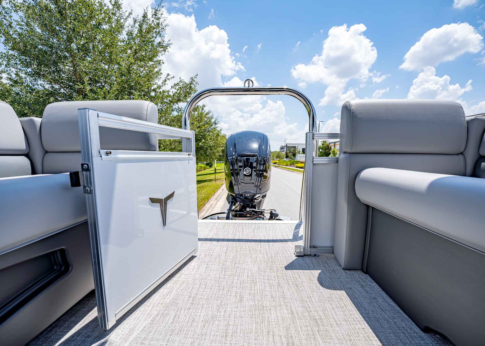 2025 Tahoe Pontoon SLT 23' Quad Lounge - 26