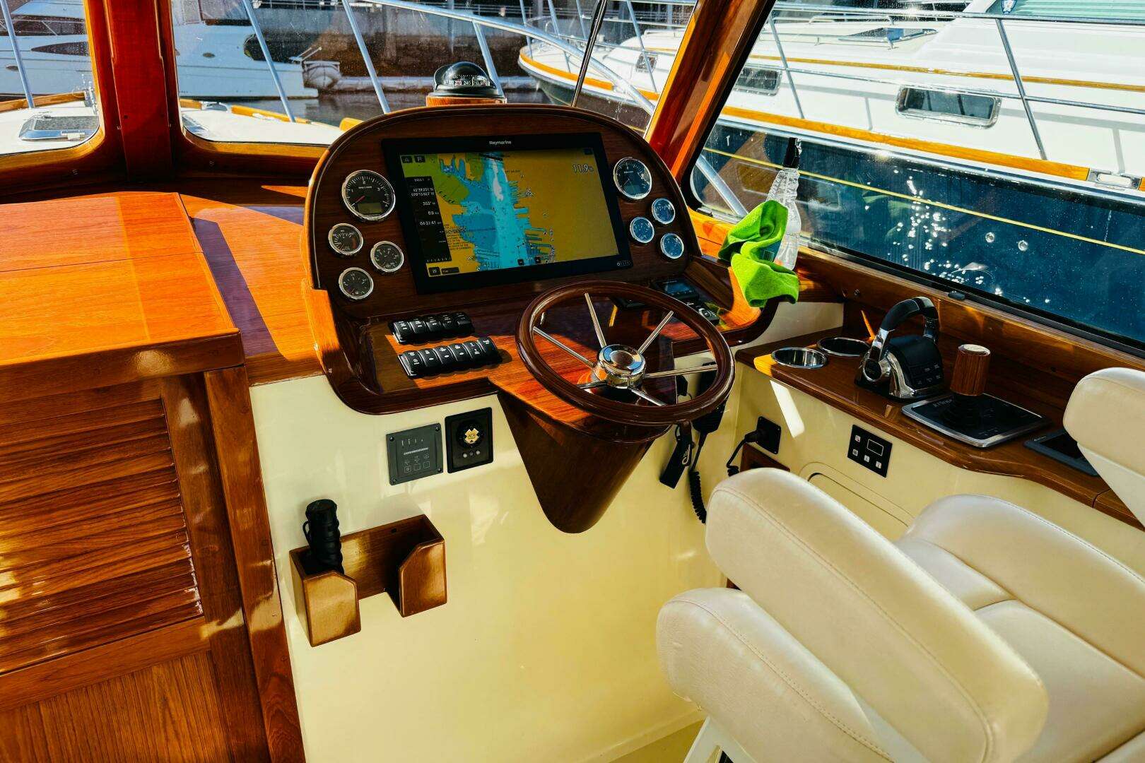 2012 Hinckley Picnic Boat MKIII - Image 23