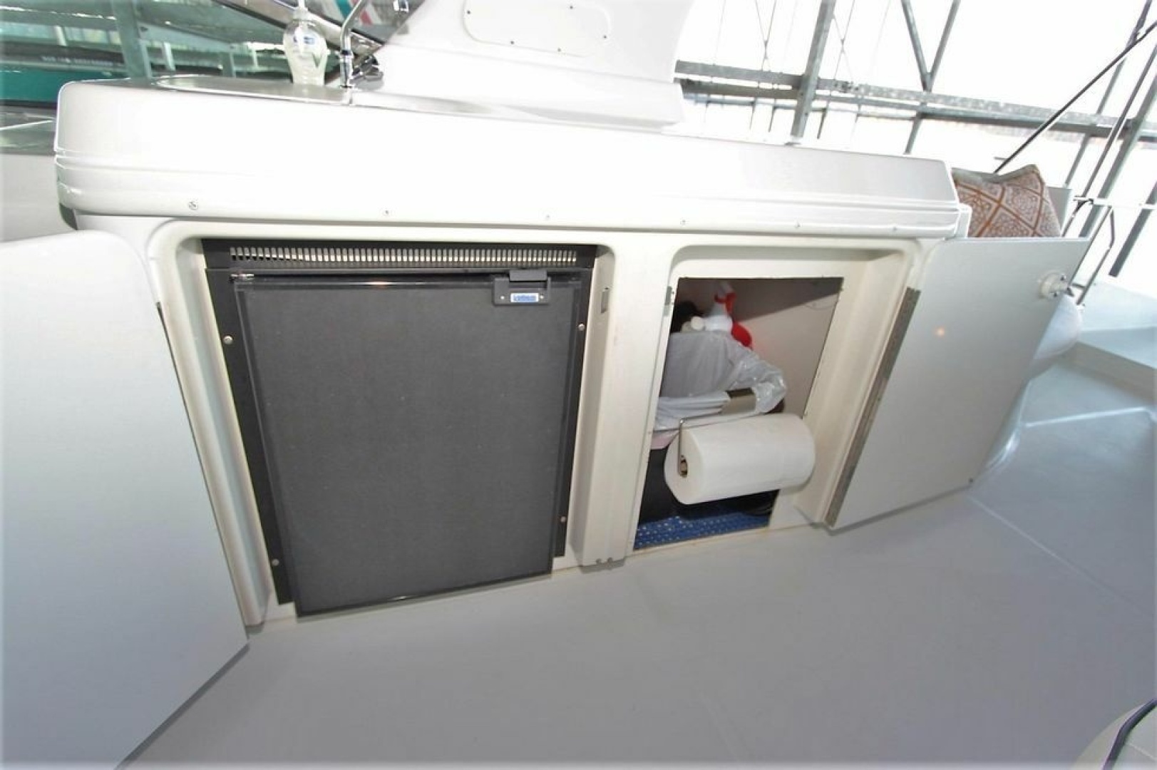 2001 Carver 570 Voyager Pilothouse - Image 12