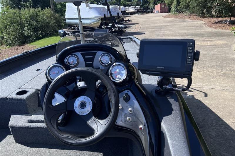 2021 Tracker Pro Team 175 TXW boat dashboard with steering wheel and Garmin display.