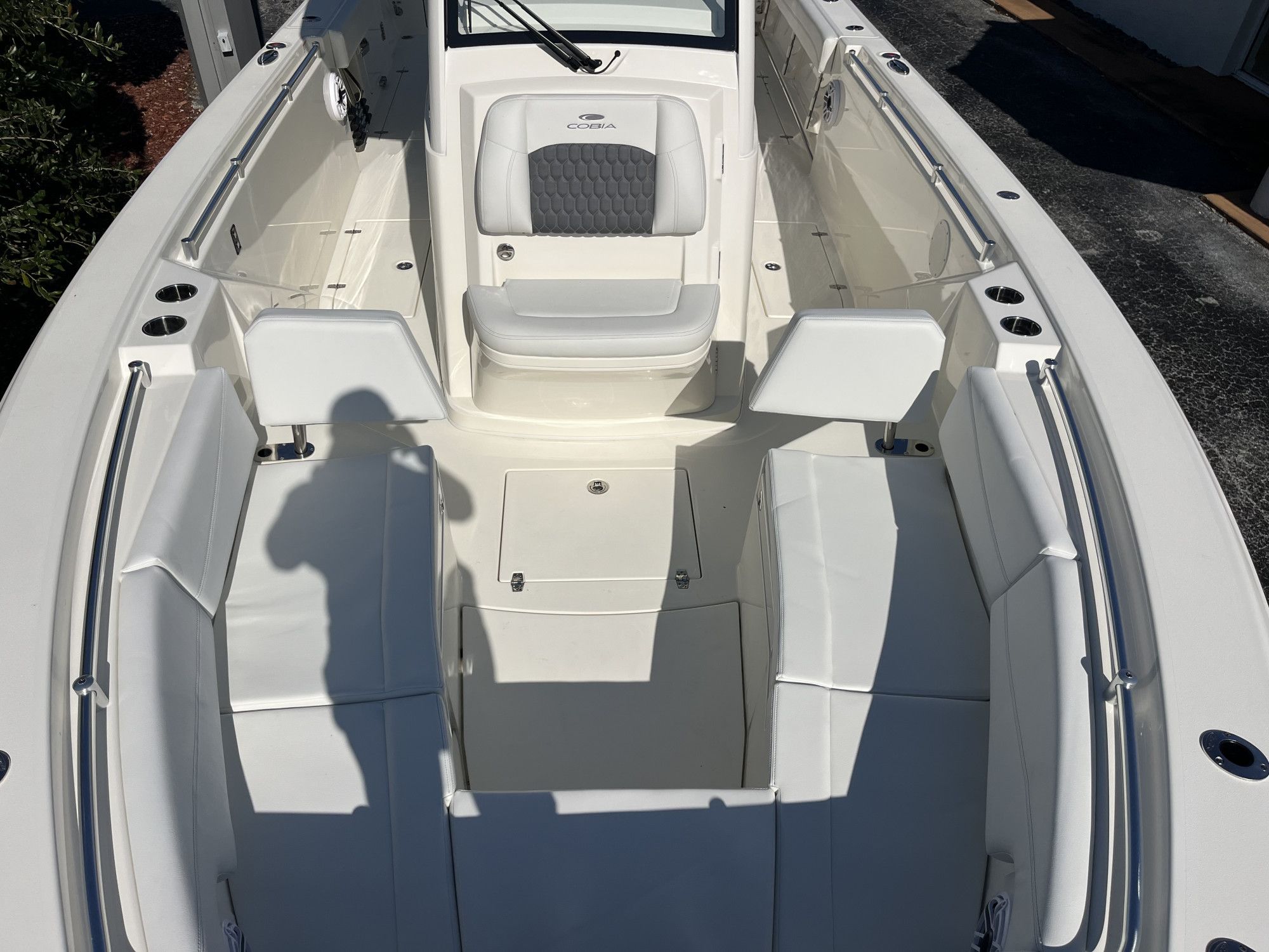 2026 Cobia 320 Center Console - 18
