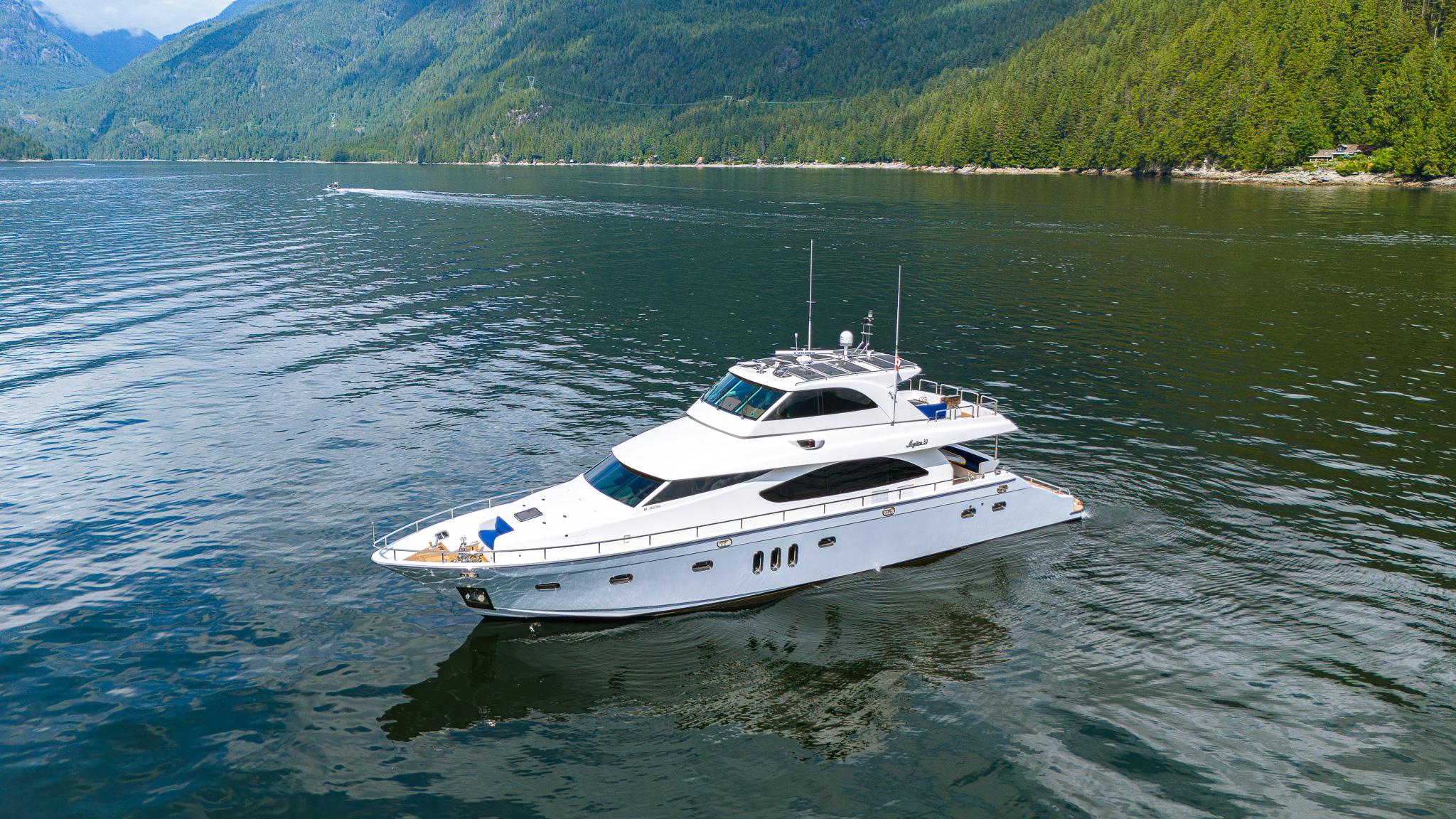 2007 Mystica 80 Skylounge