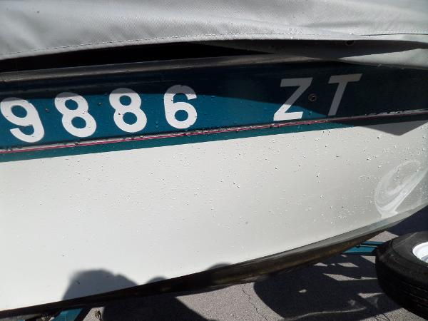 1992 Rinker Captiva 170 OB boat with registration number 9886 ZT.