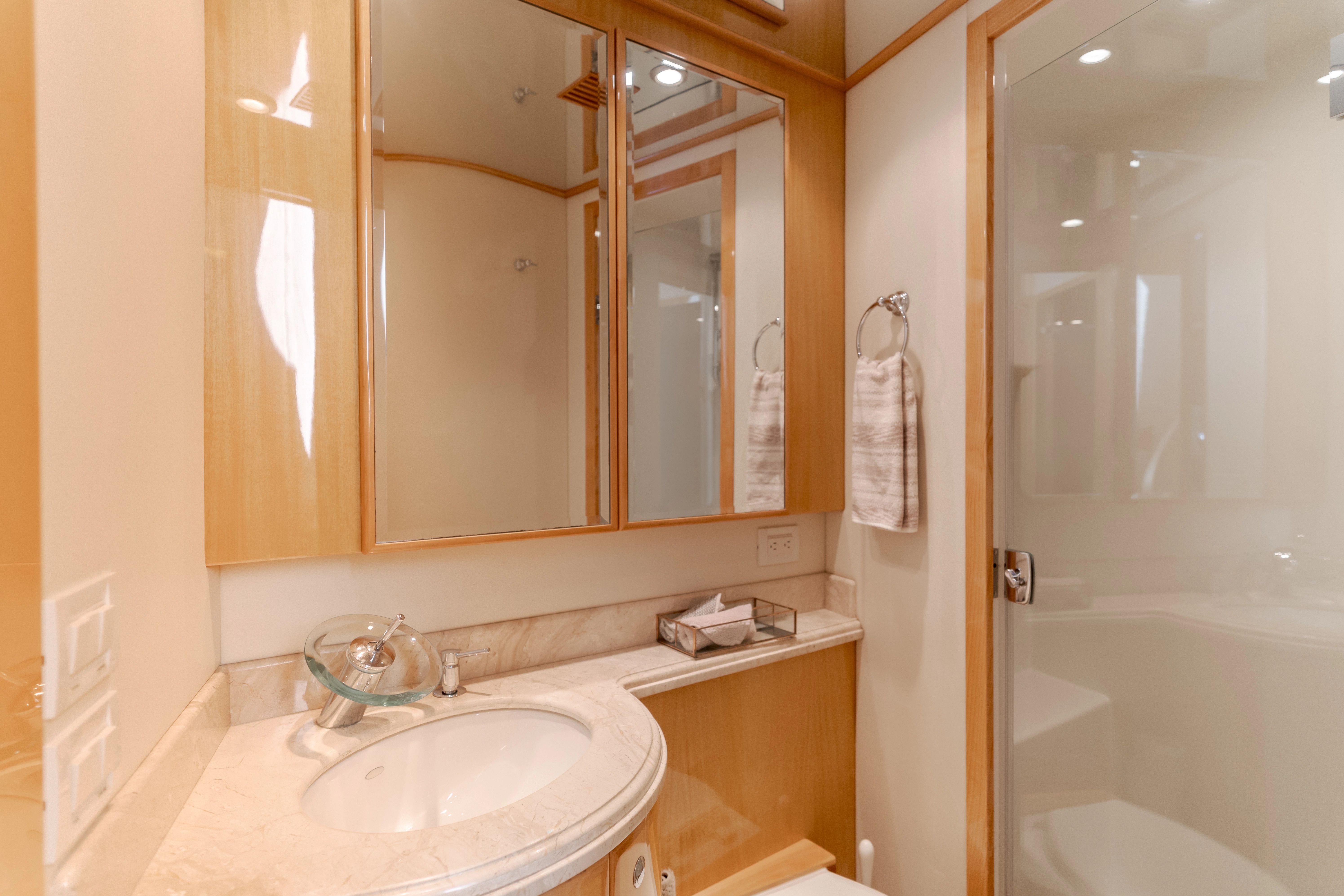 Luxurious bathroom in the 2009 McKinna Skylounge yacht model.