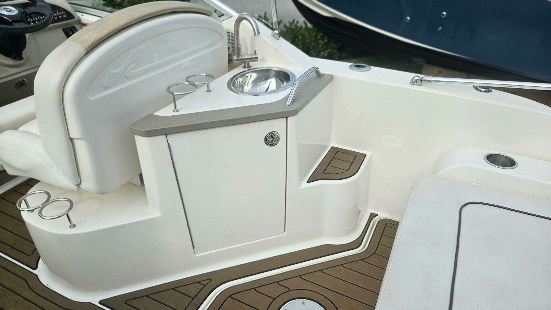 2008 Sea Ray 240 Sundancer - Image 14